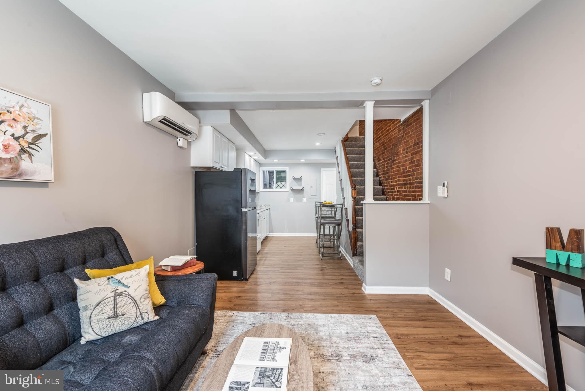 HOLLINS MARKET - Residential