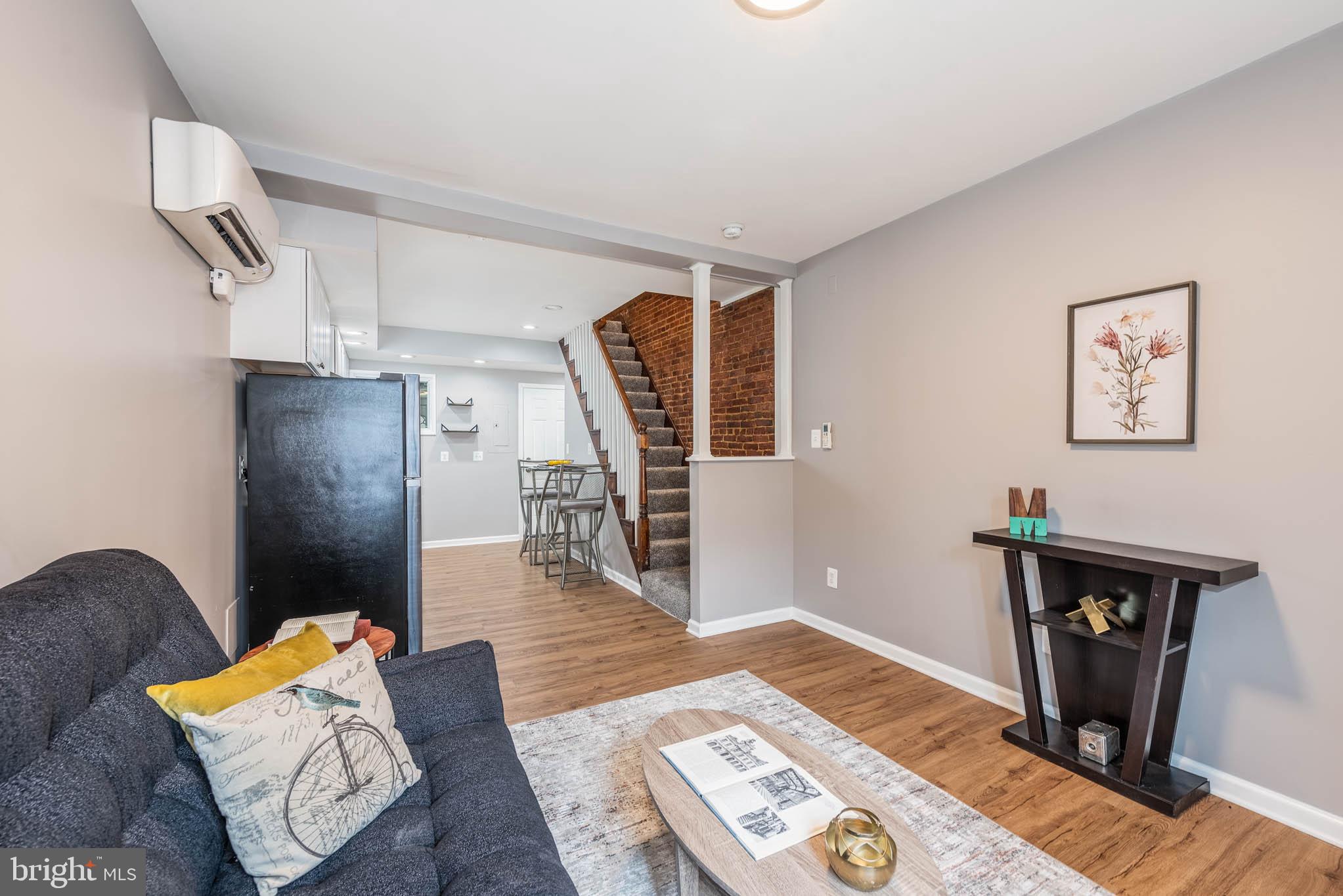 HOLLINS MARKET - Residential