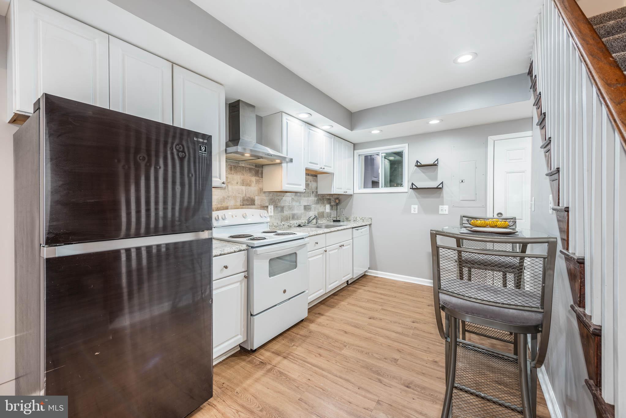 HOLLINS MARKET - Residential