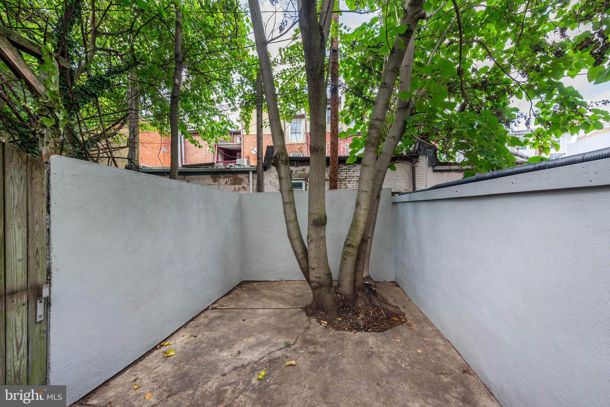 HOLLINS MARKET - Residential