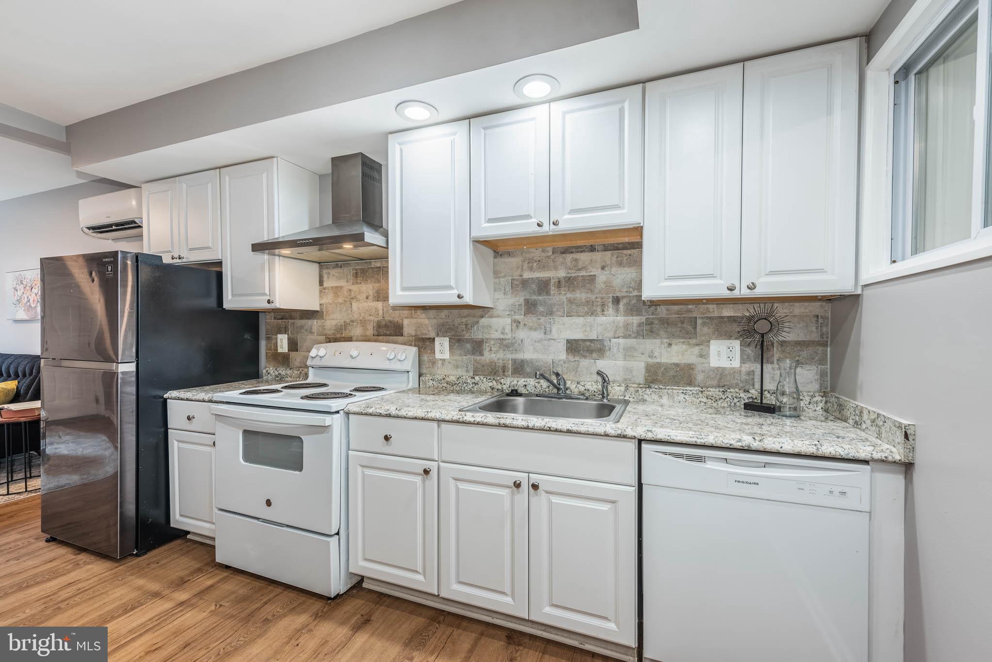 HOLLINS MARKET - Residential