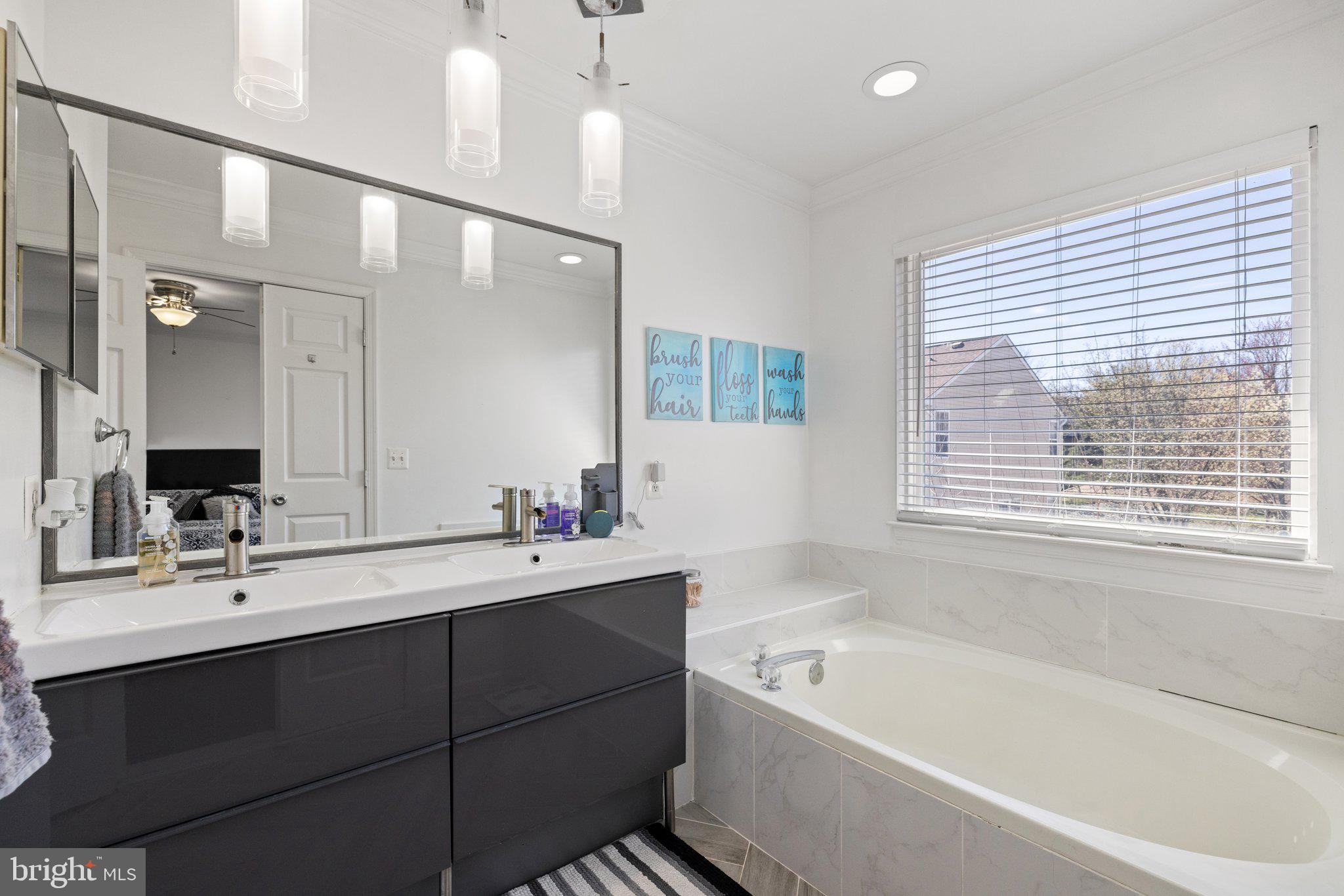 LEE OVERLOOK - Residential