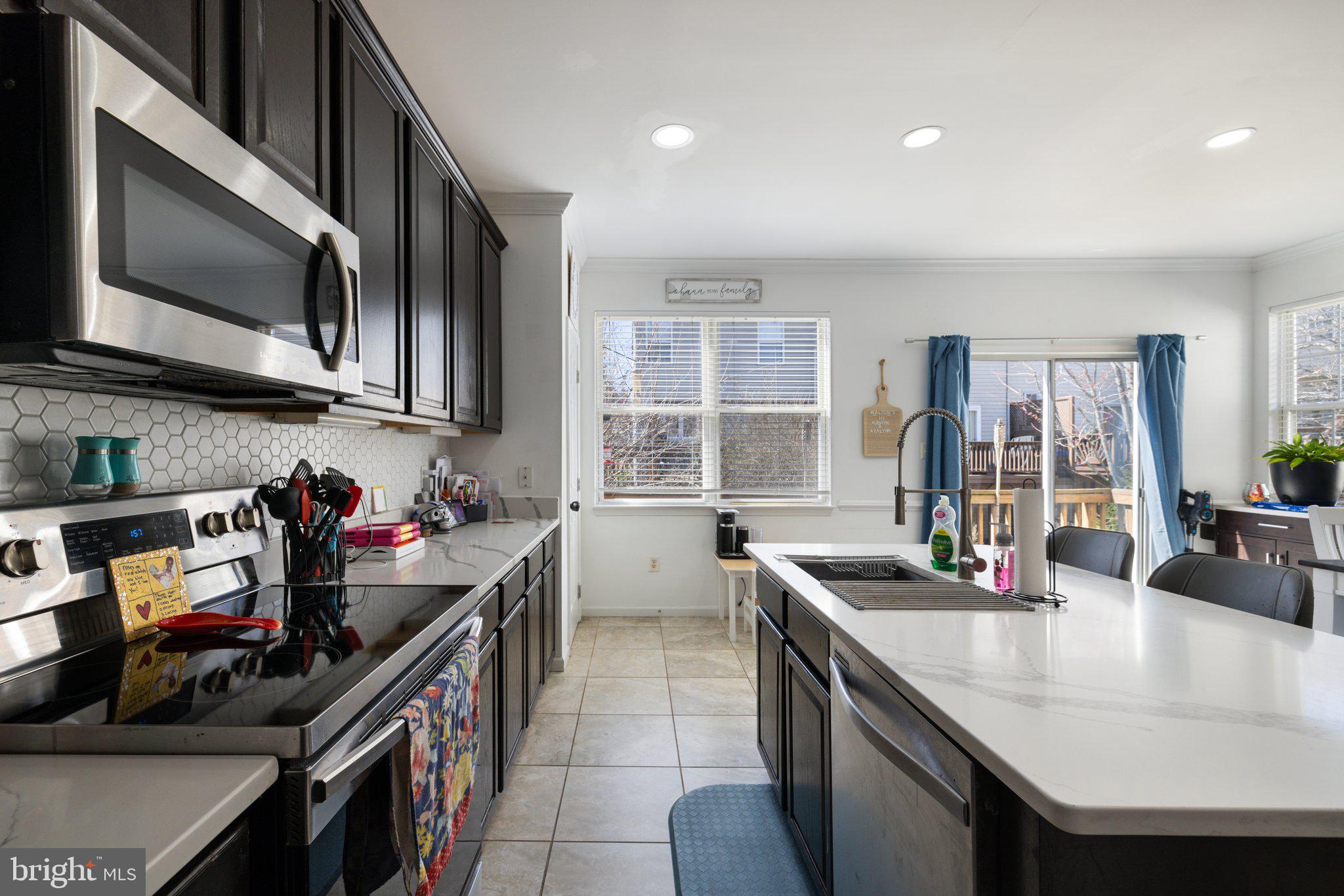 LEE OVERLOOK - Residential