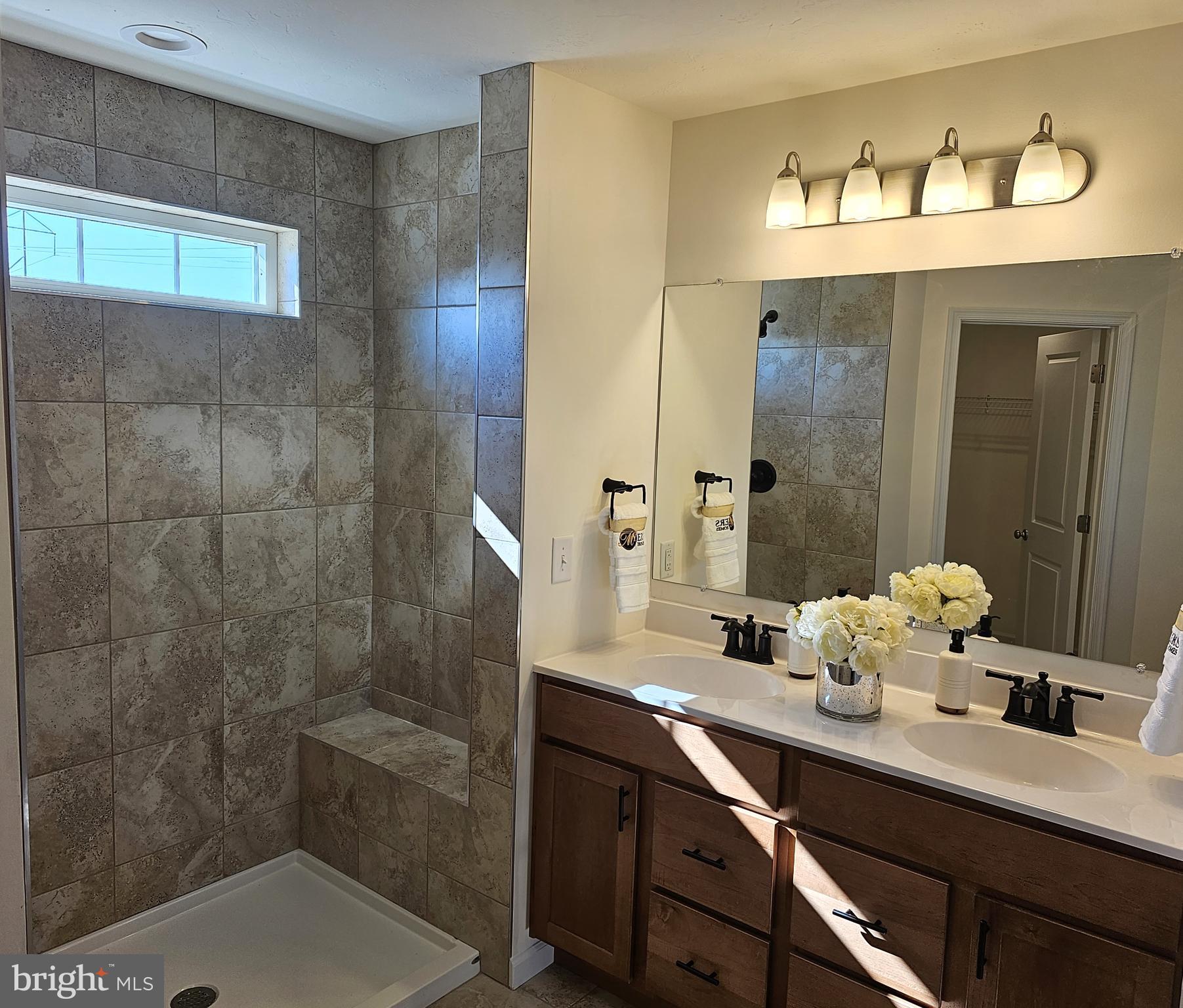 KINGS COURT AT BROWNSTONE - Residential