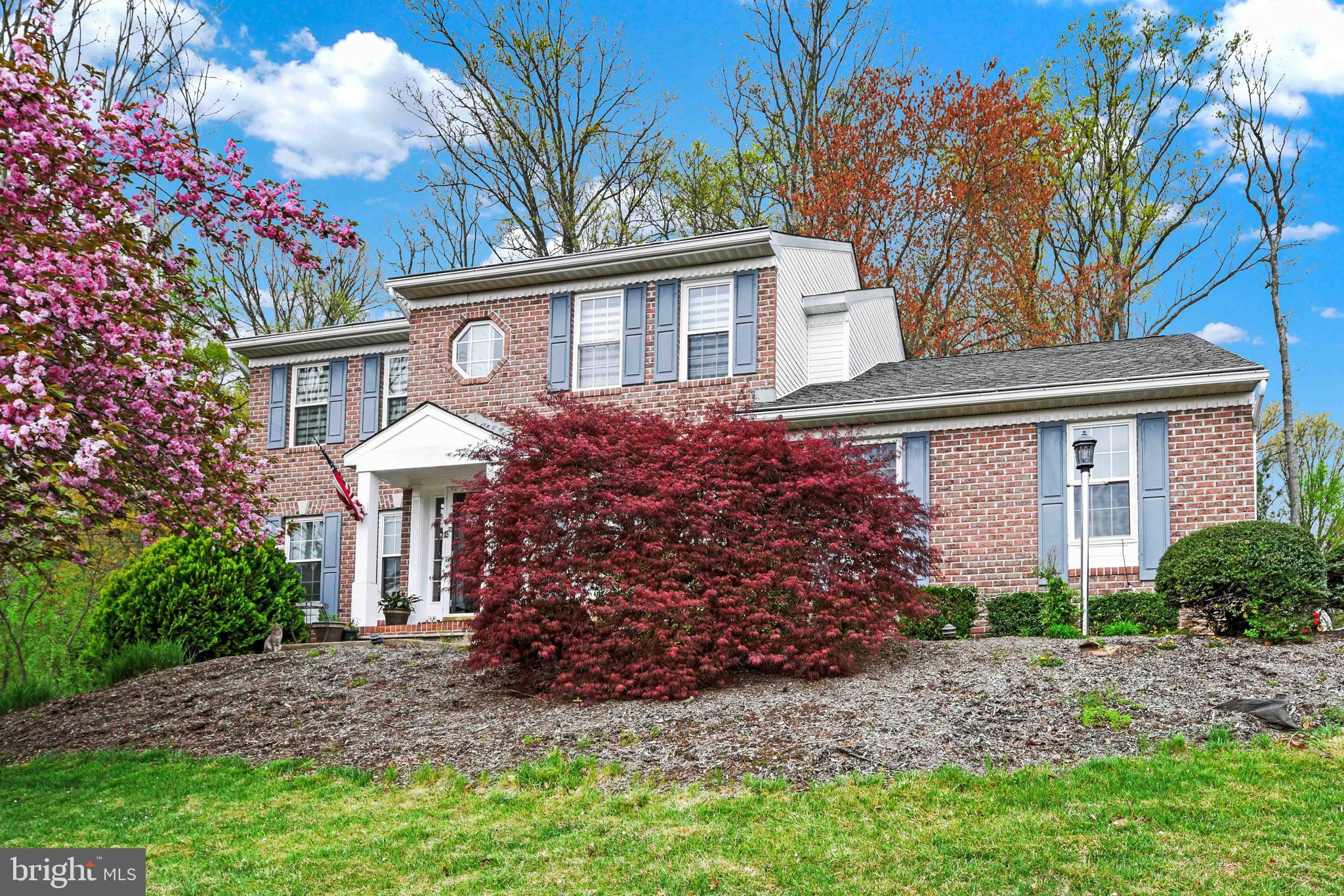 This luxurious home for rent offers top-of-the-line amenities for a truly exceptional living experience. Don't miss out on the opportunity to live in a space that provides the ultimate in comfort and convenience. Contact us today to schedule a viewing and secure this amazing rental opportunity. To schedule showings and obtain more information about the property, please contact the listing agent Ozan directly.