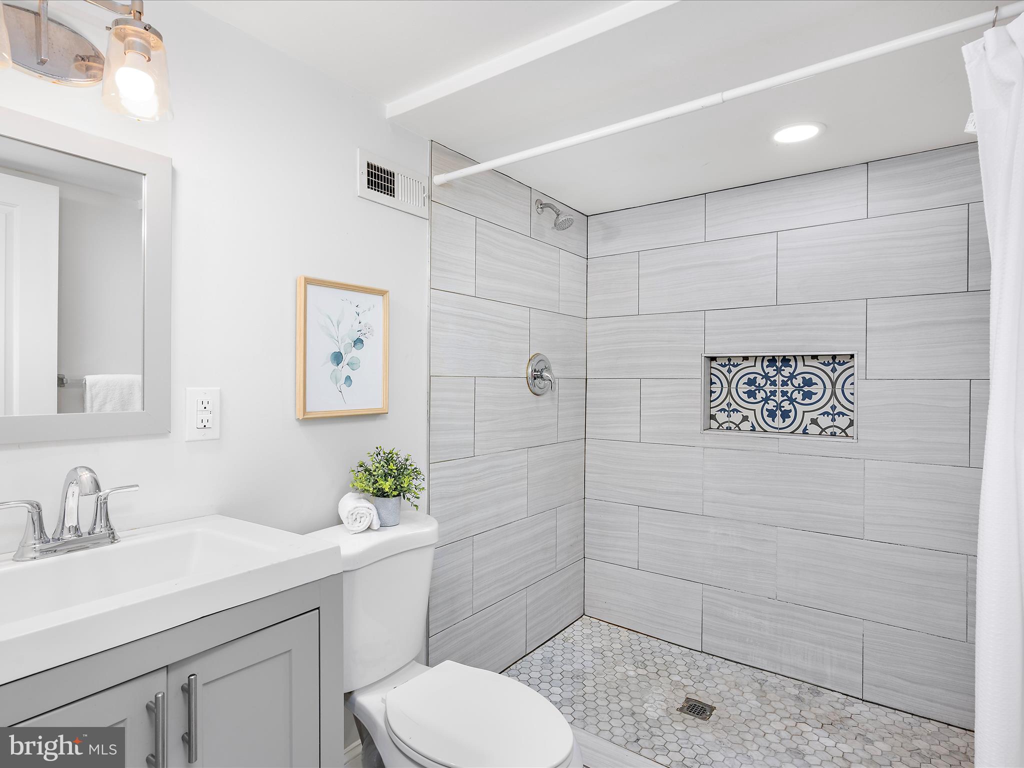 GREEKTOWN - Residential