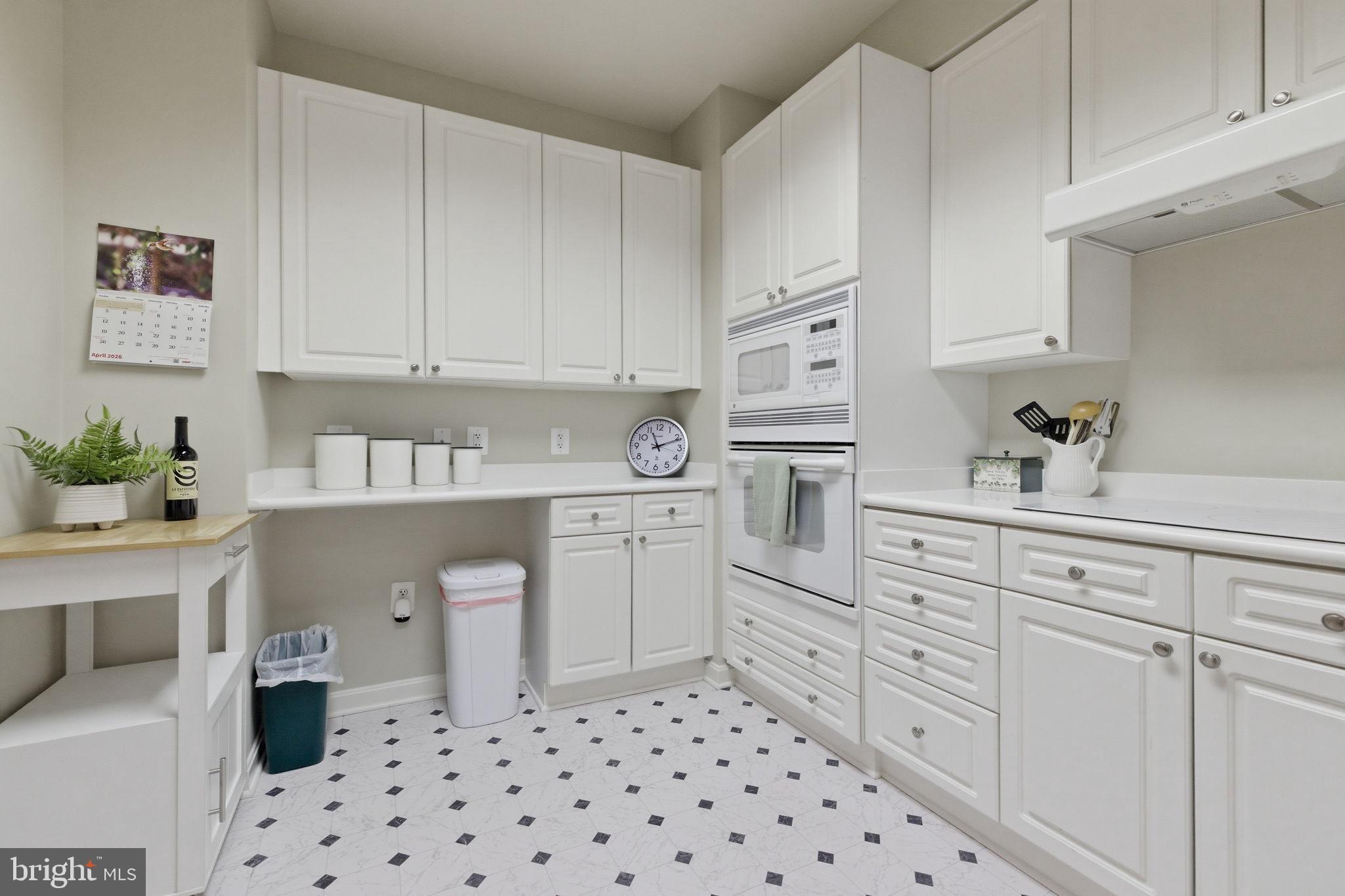 MAGNOLIAS AT LANSDOWNE WOODS - Residential