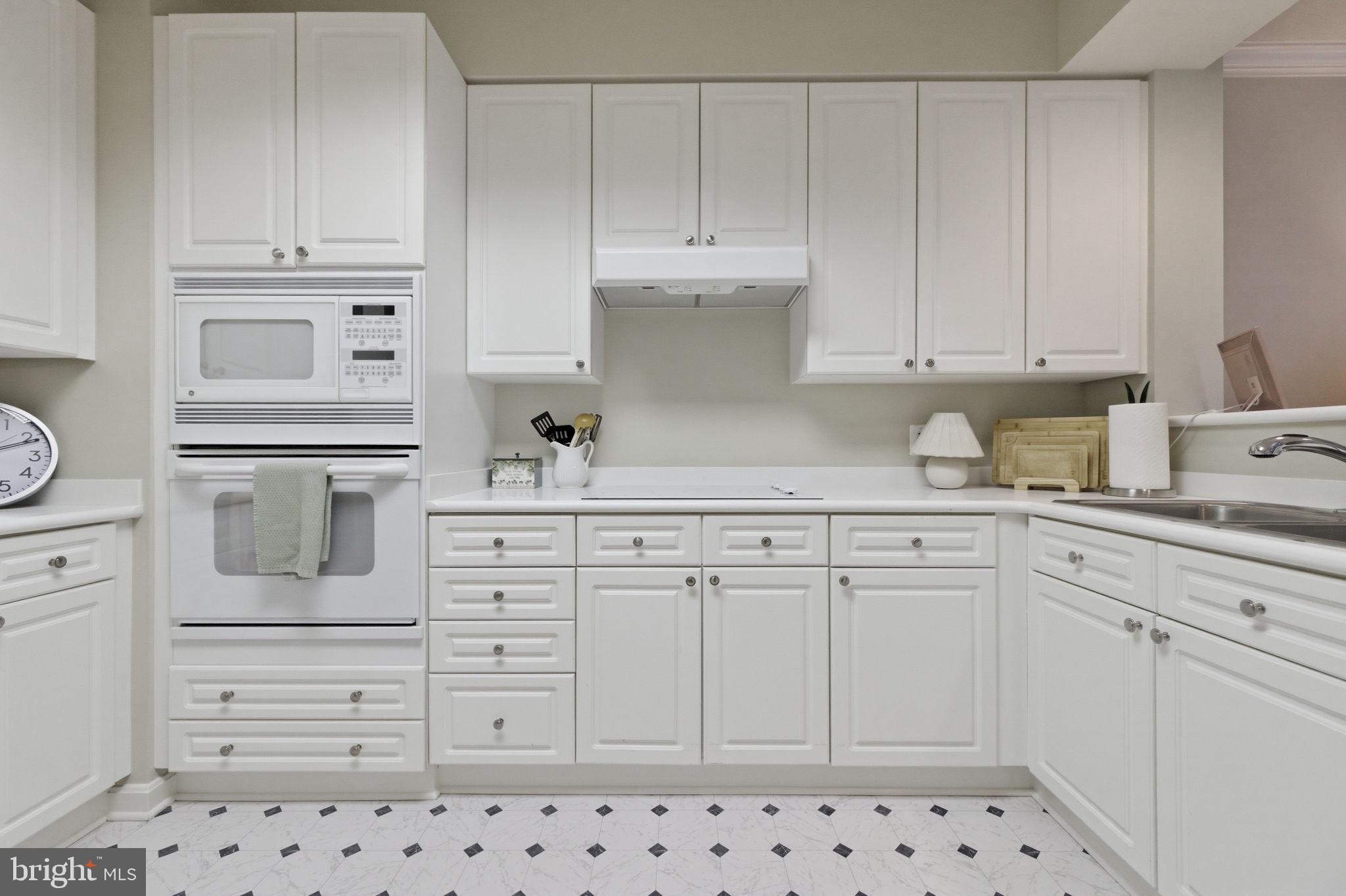 MAGNOLIAS AT LANSDOWNE WOODS - Residential