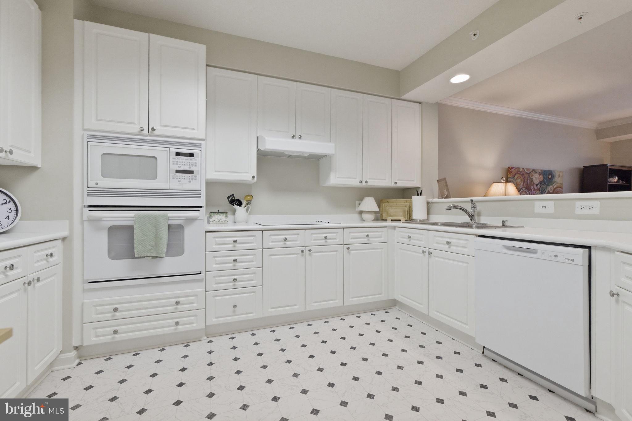 MAGNOLIAS AT LANSDOWNE WOODS - Residential