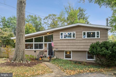 Photo of 11411 Cam Court, KENSINGTON, MD 20895 (MLS # MDMC2204186)