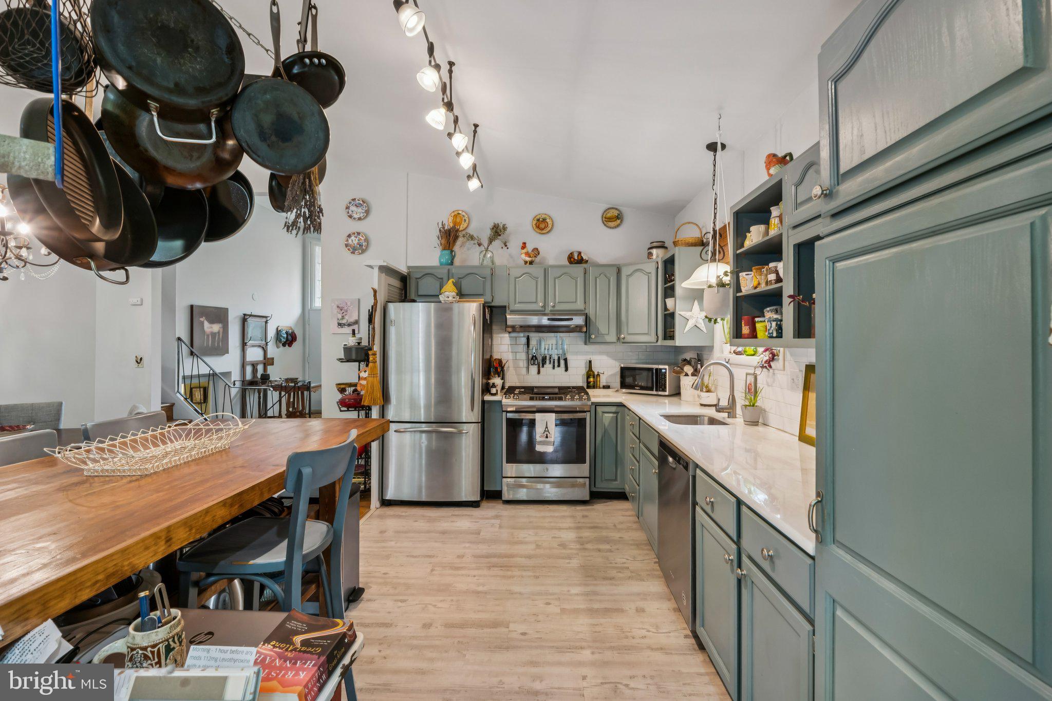 ROCK CREEK PALISADES - Residential