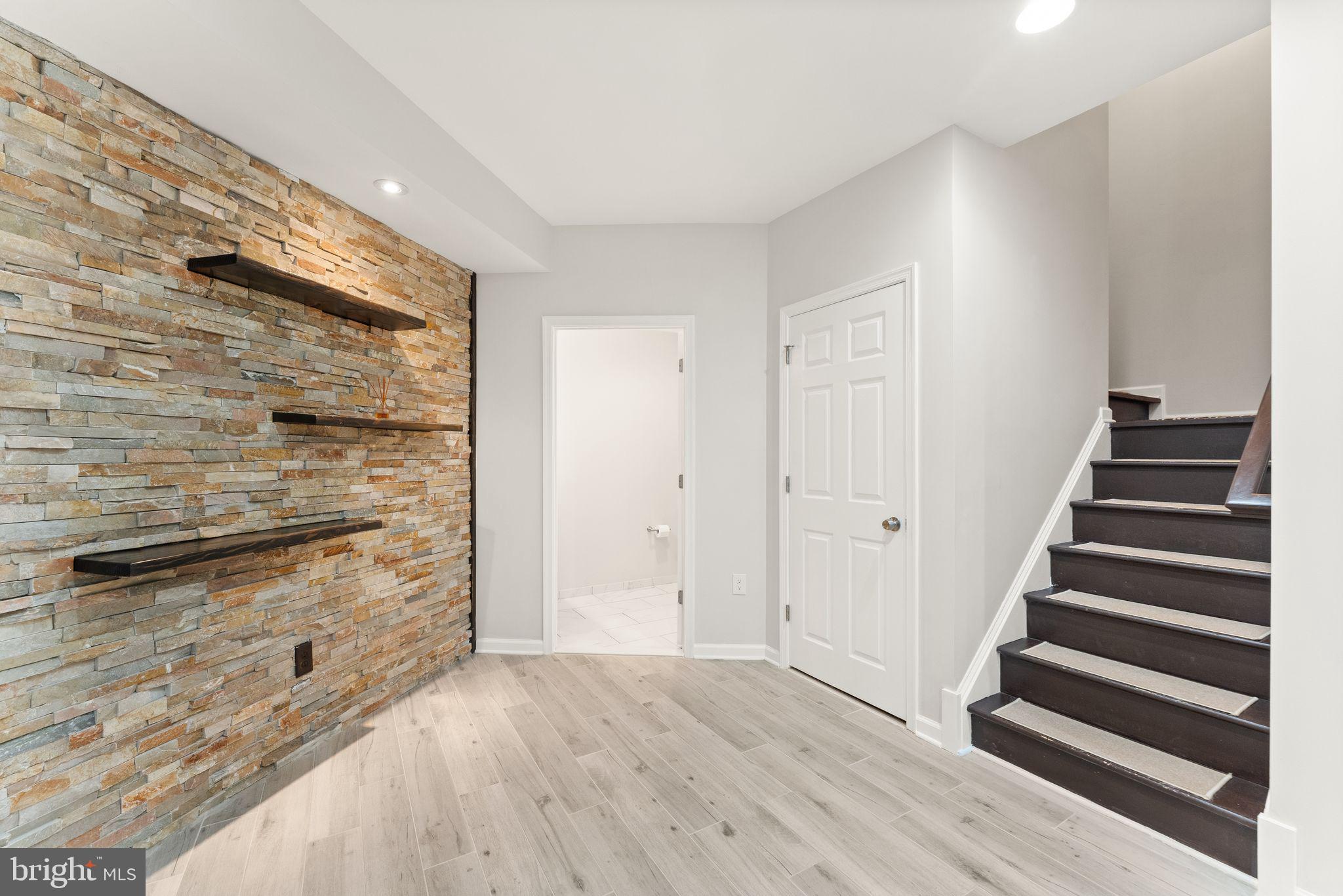 SOUTH RIDING - Residential