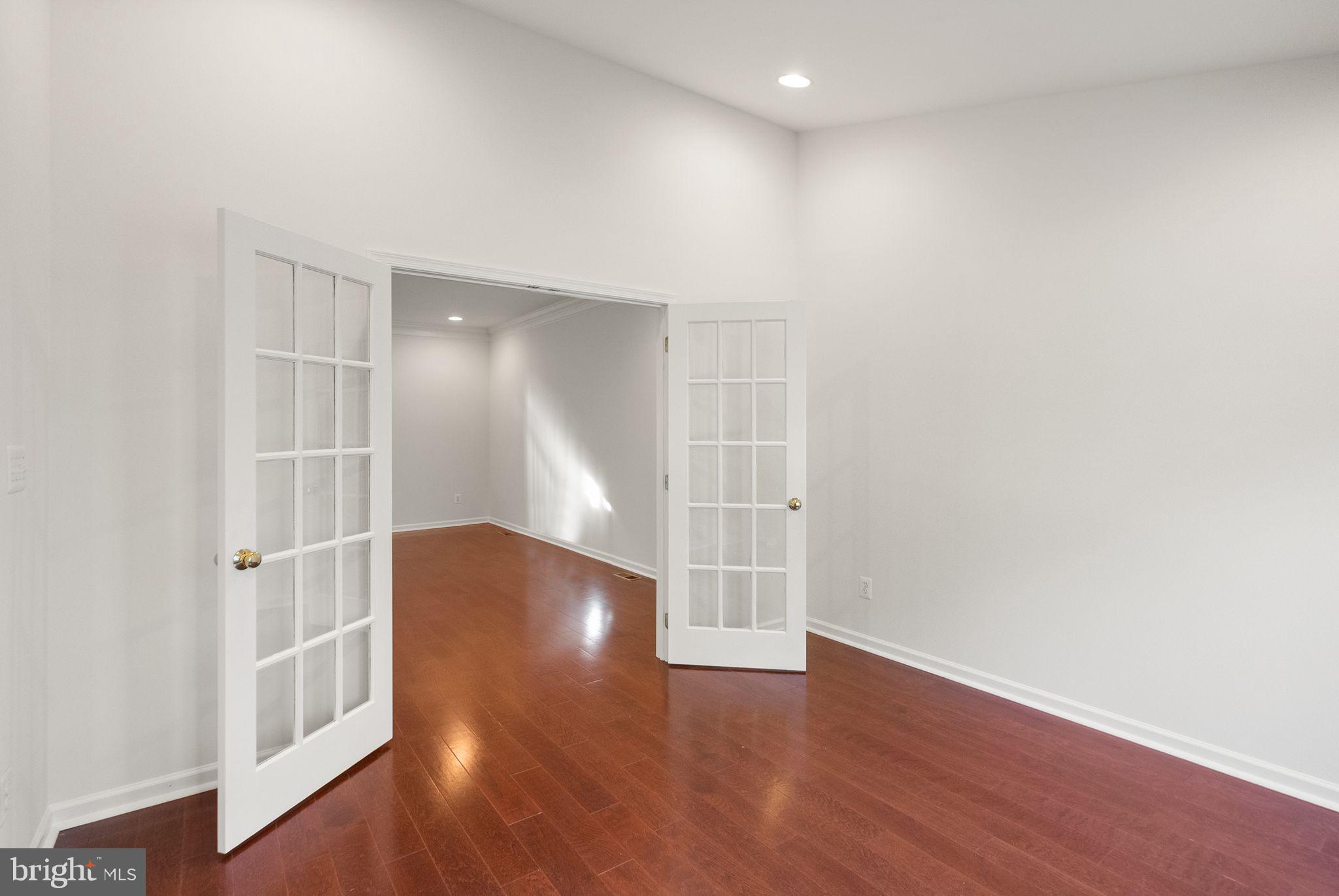 SOUTH RIDING - Residential