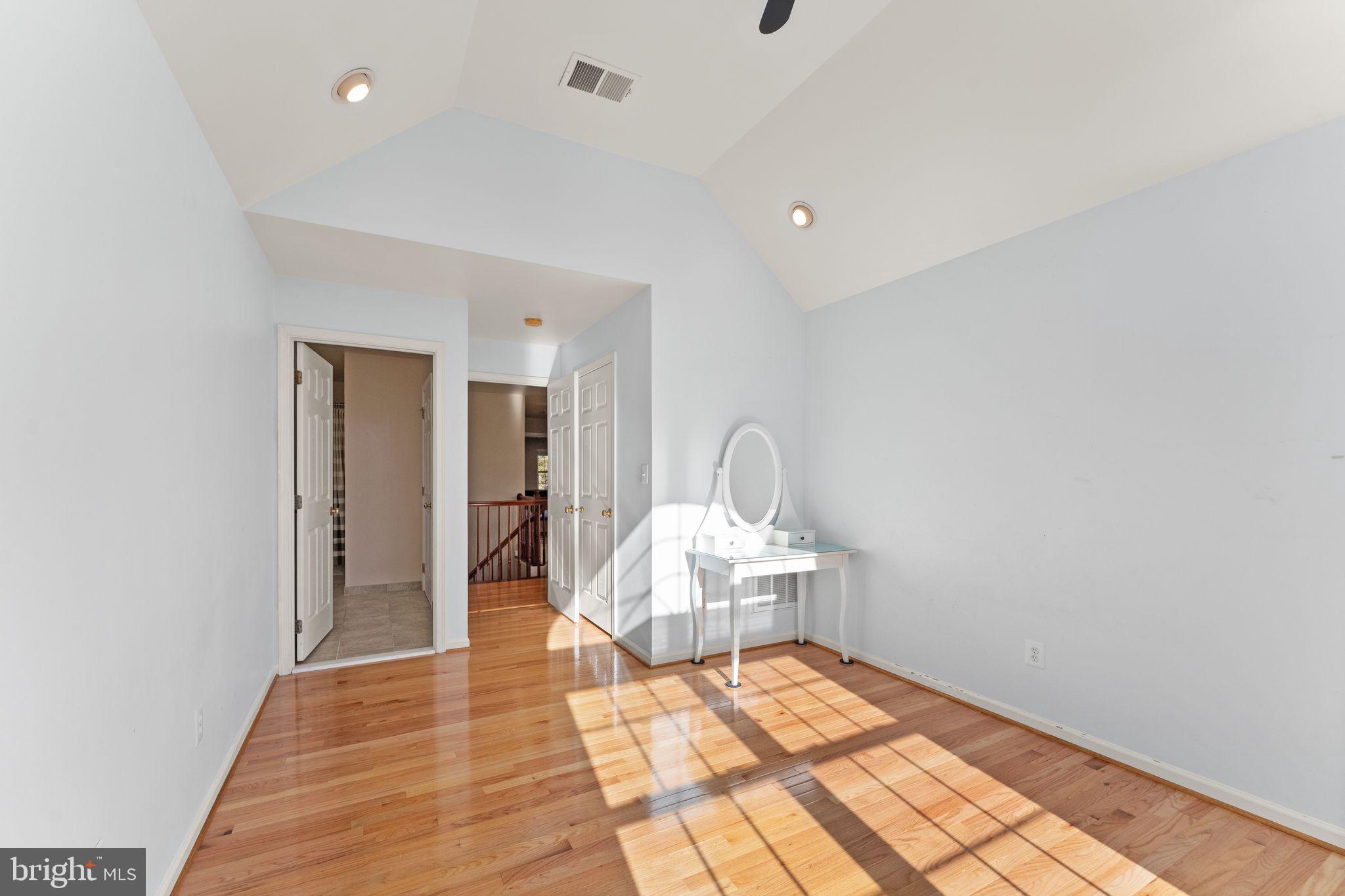 SOUTH RIDING - Residential