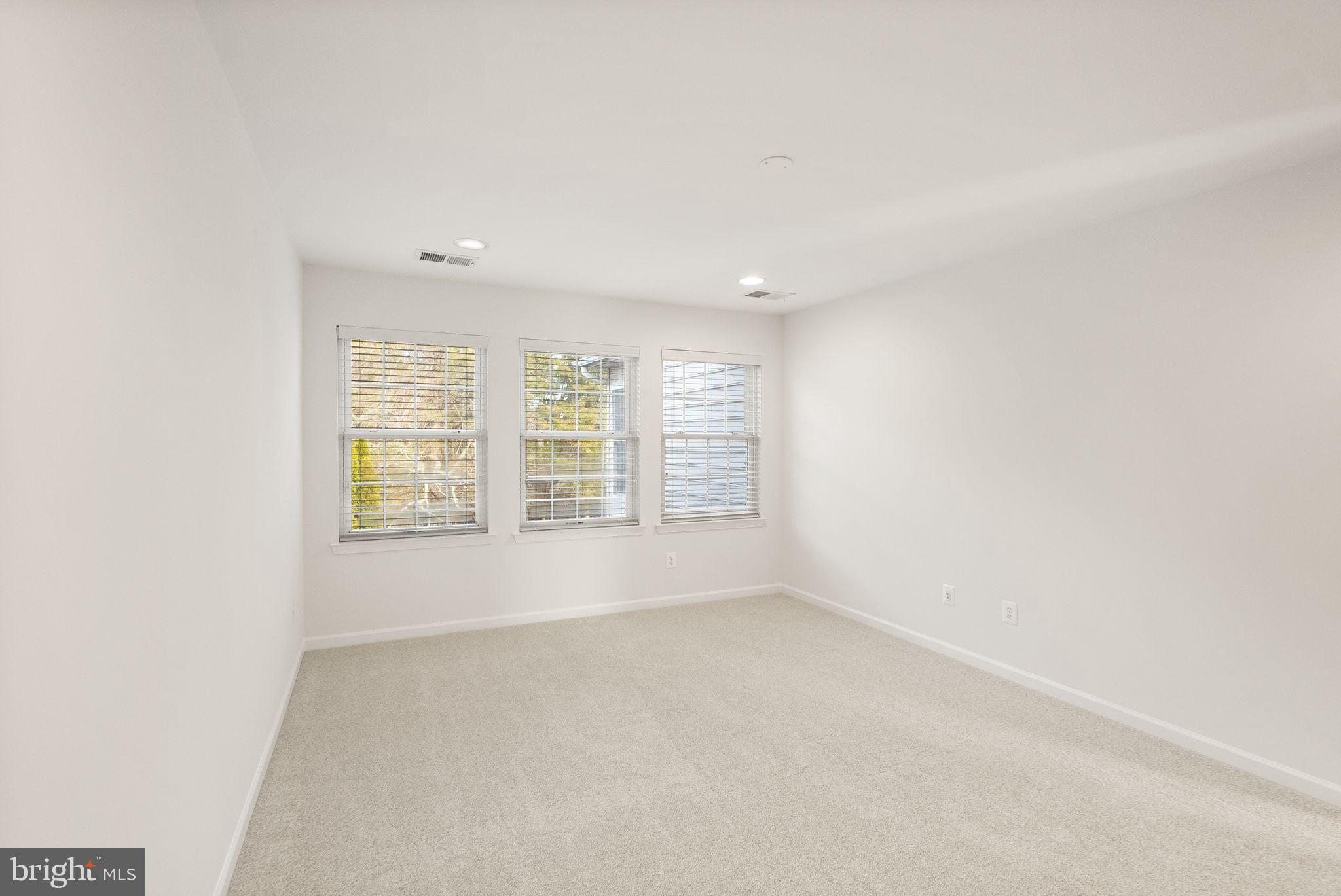 SOUTH RIDING - Residential