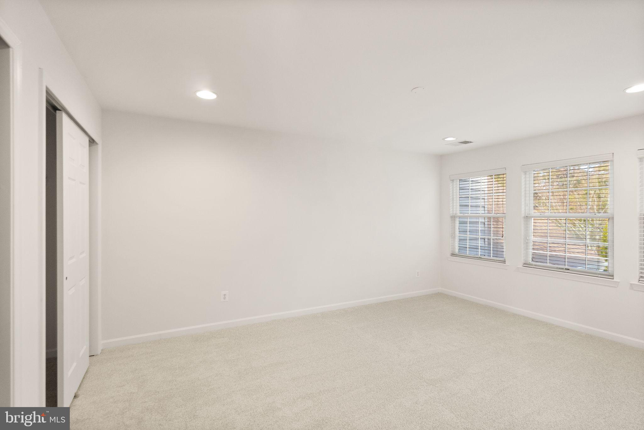 SOUTH RIDING - Residential