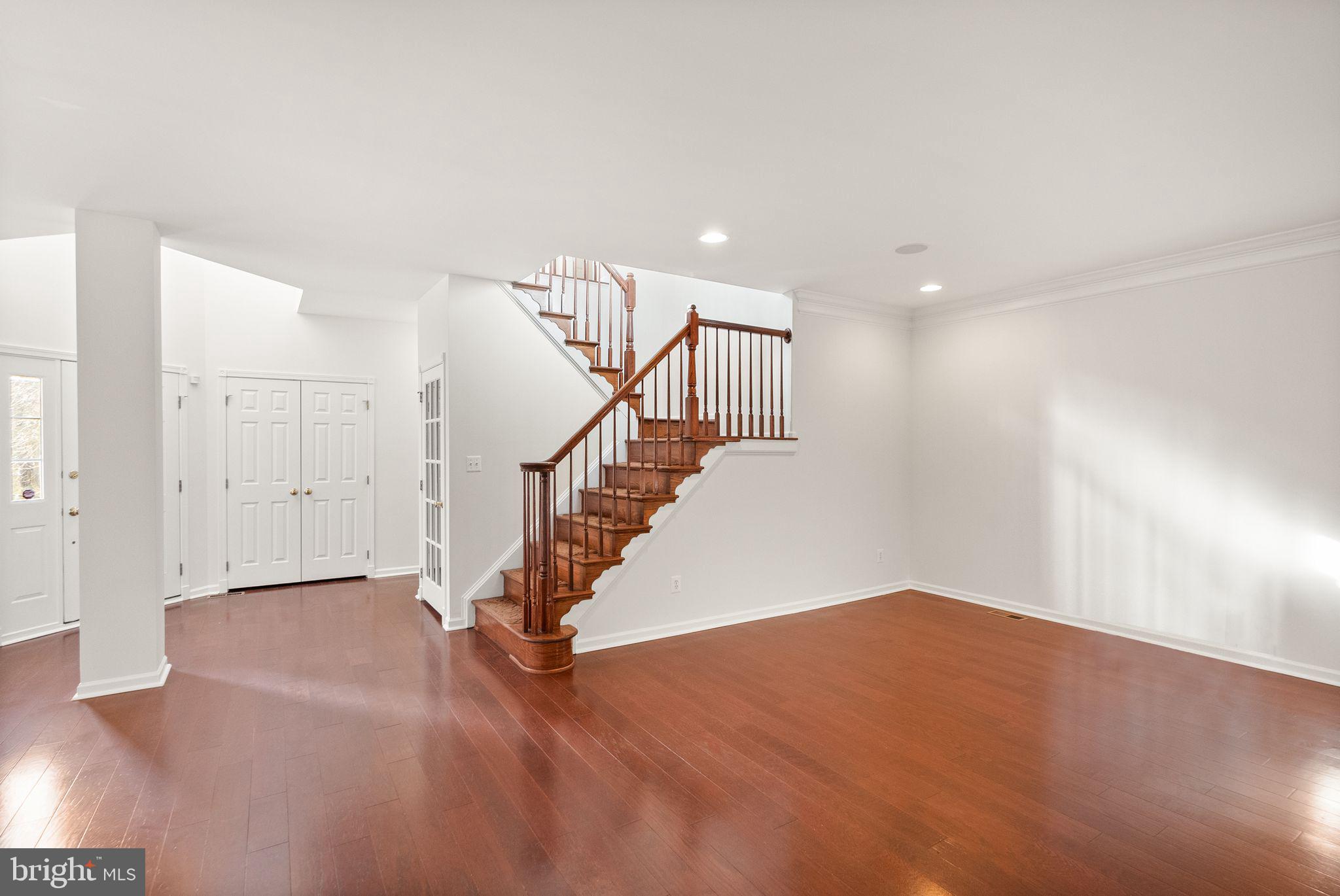 SOUTH RIDING - Residential