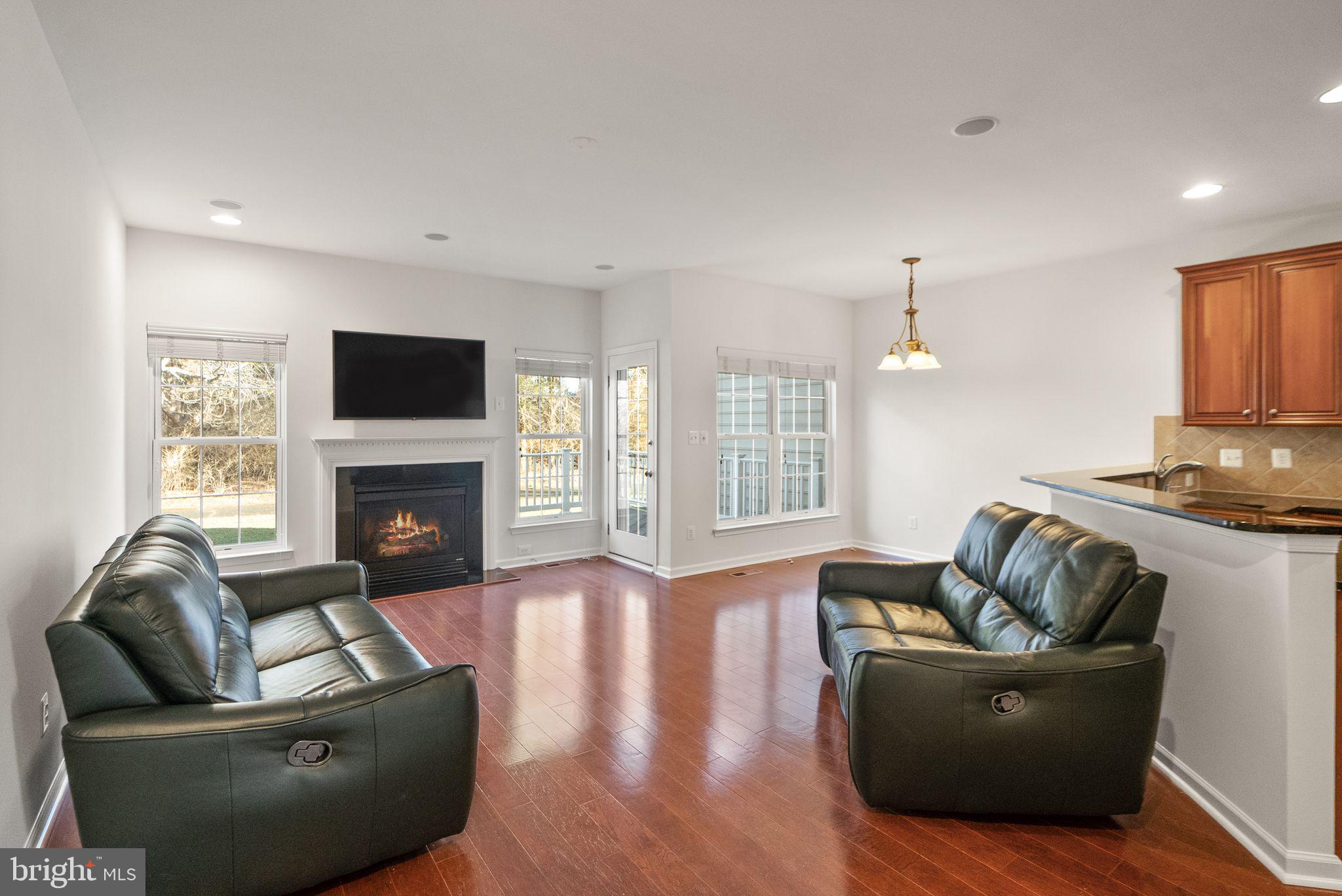 SOUTH RIDING - Residential