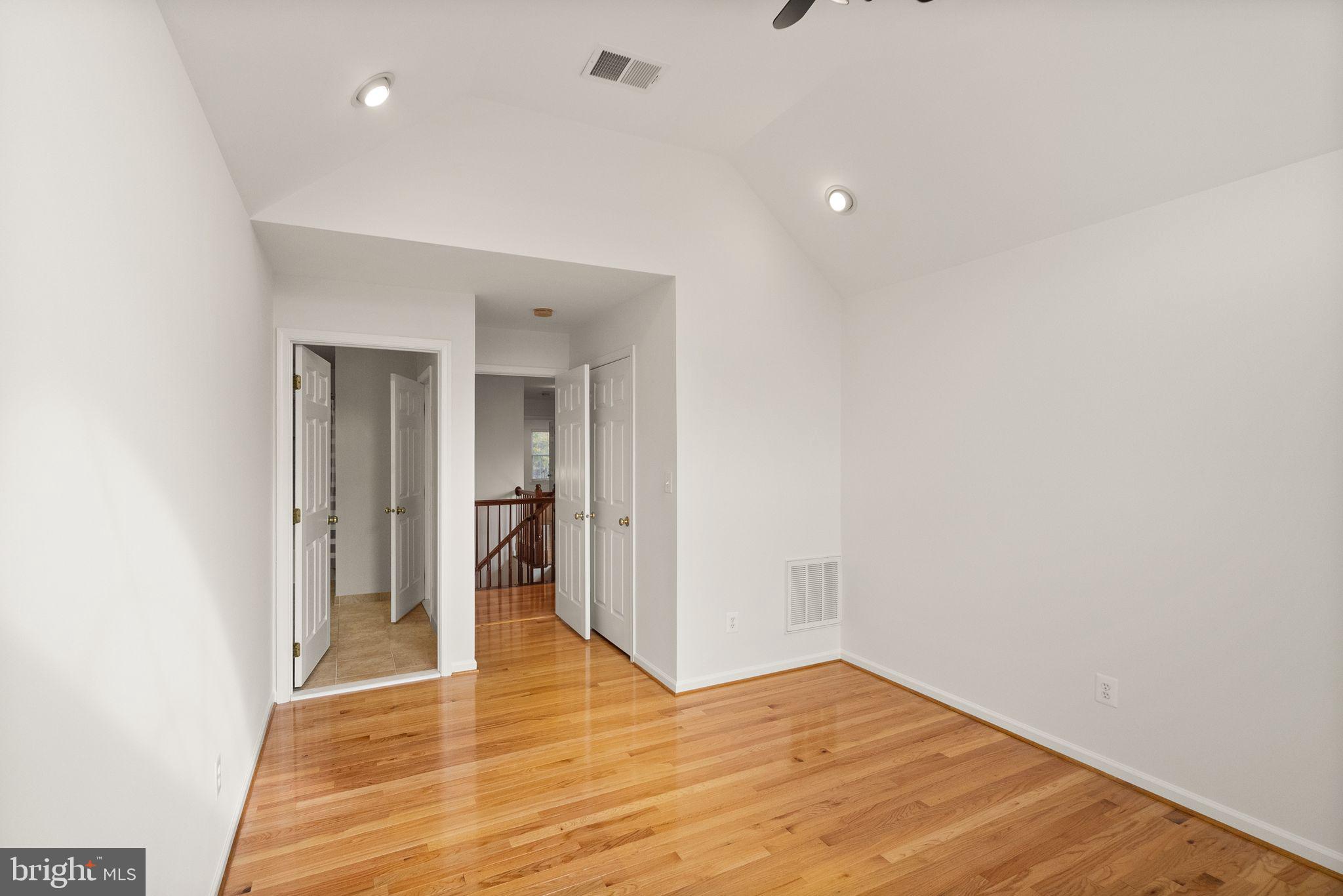 SOUTH RIDING - Residential