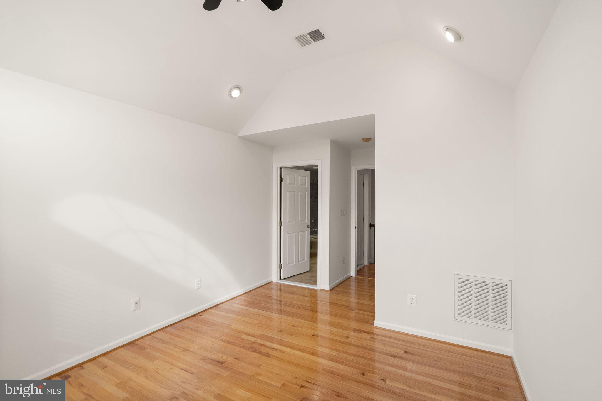 SOUTH RIDING - Residential