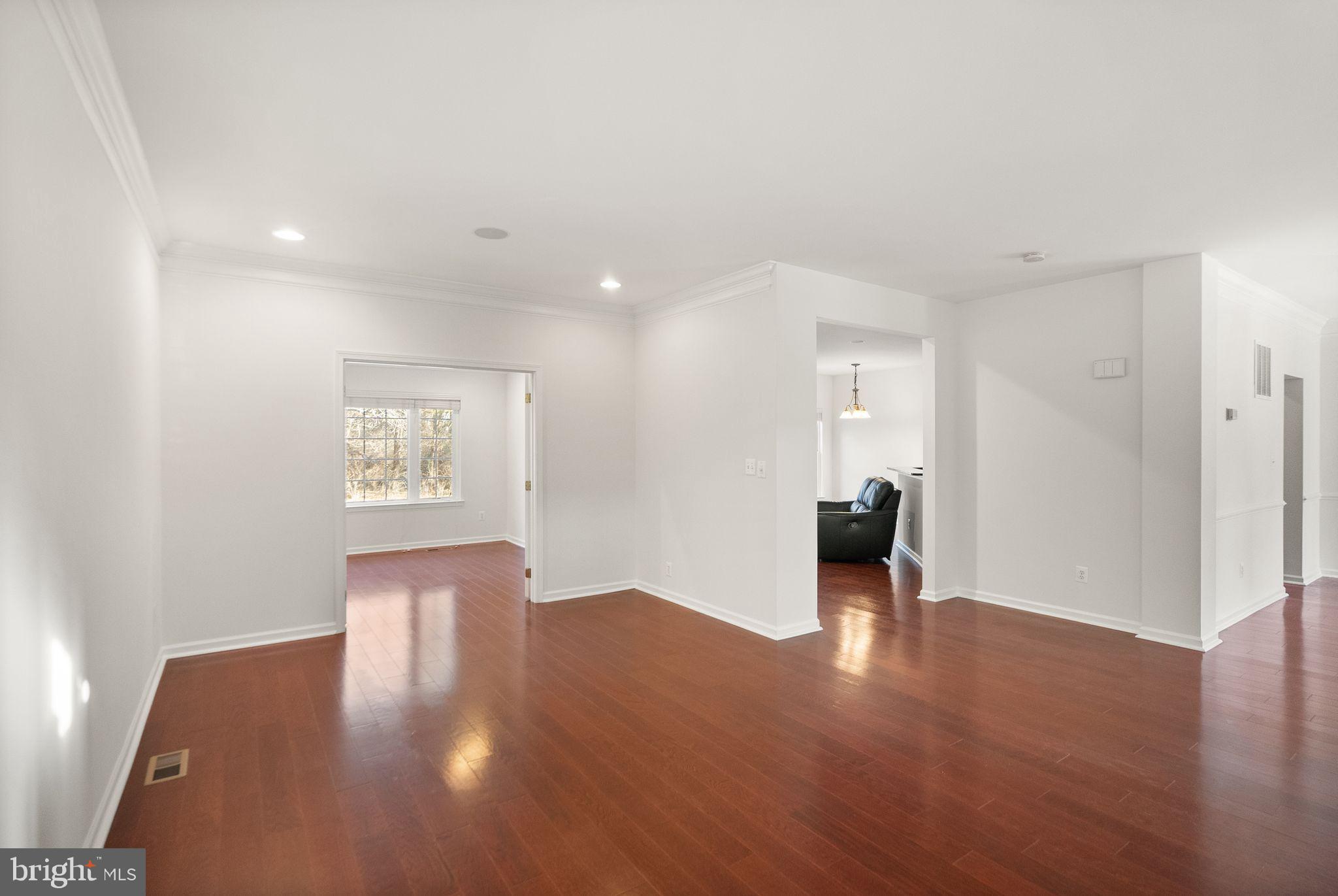 SOUTH RIDING - Residential