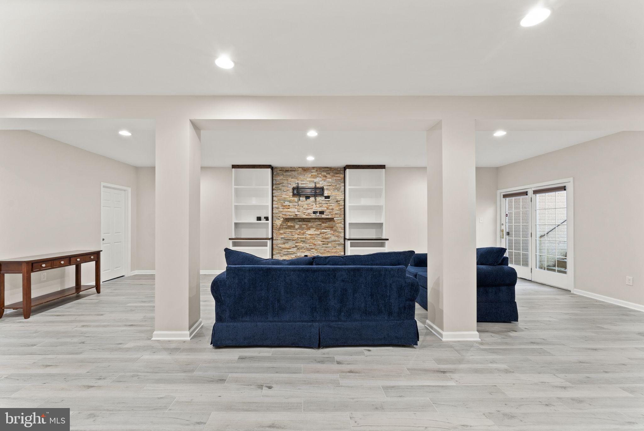 SOUTH RIDING - Residential