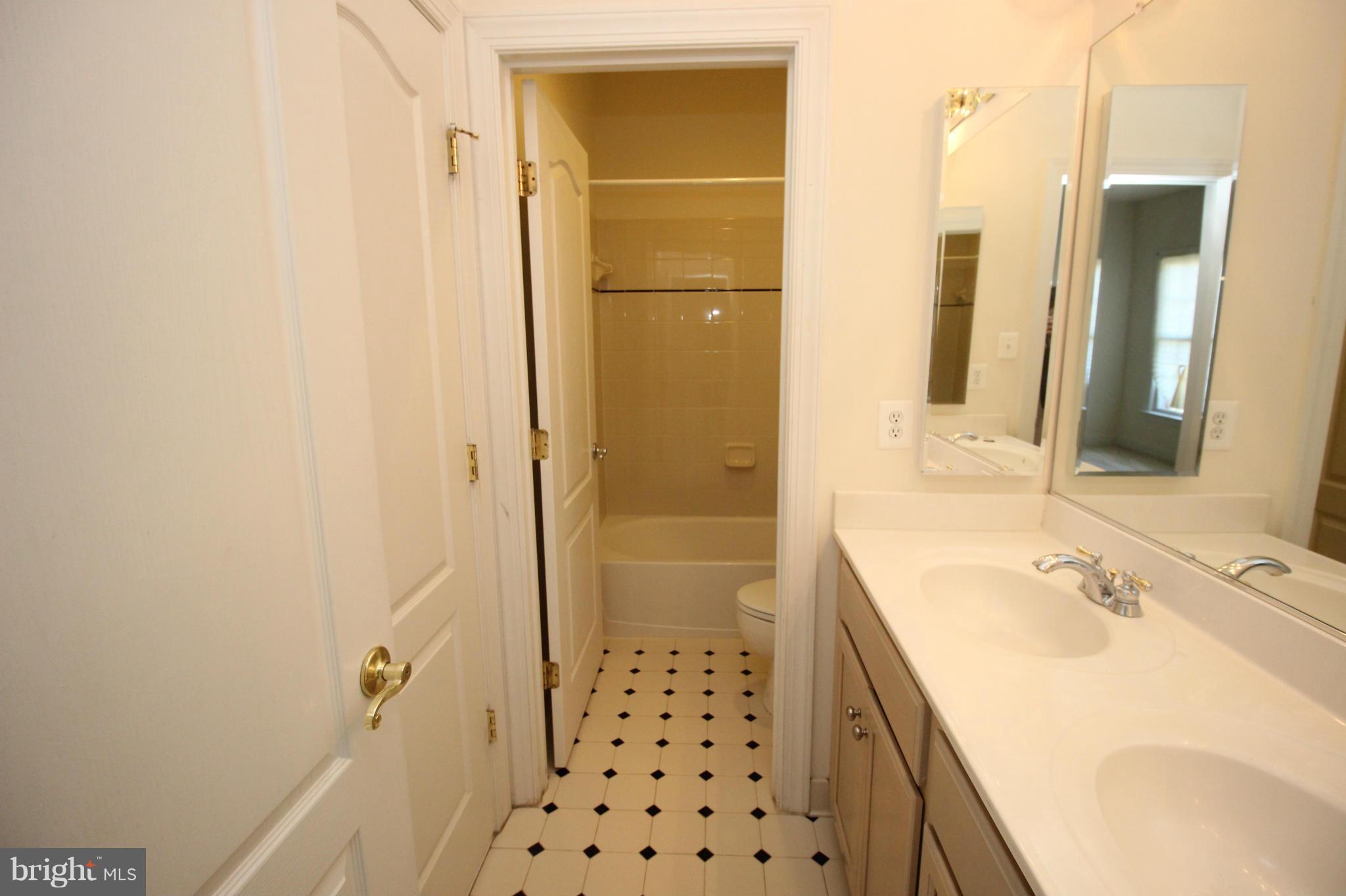 LANSDOWNE ON THE POTOMAC - Residential Lease