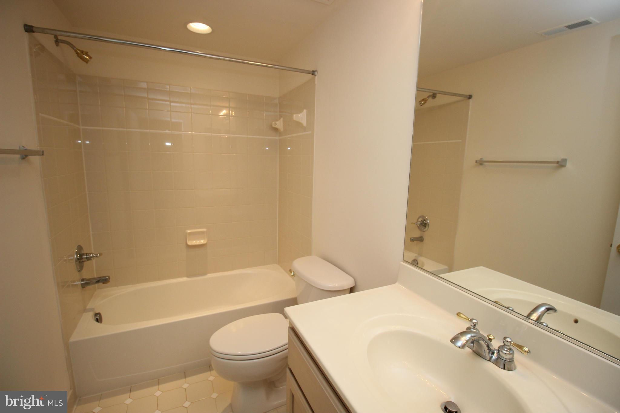 LANSDOWNE ON THE POTOMAC - Residential Lease