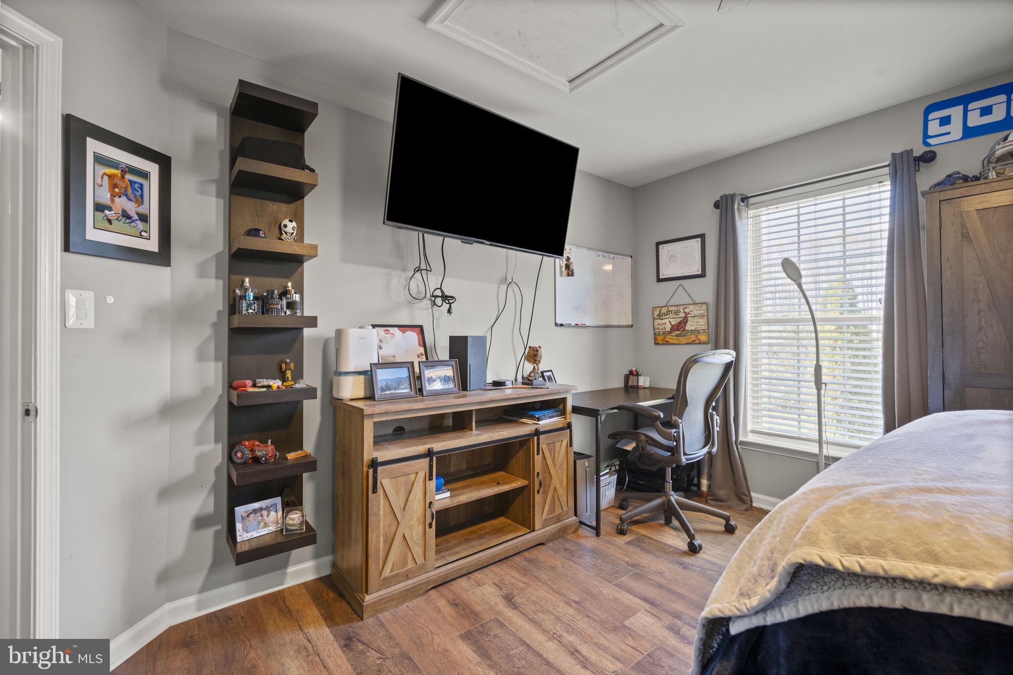 PRIESTFORD OVERLOOK - Residential