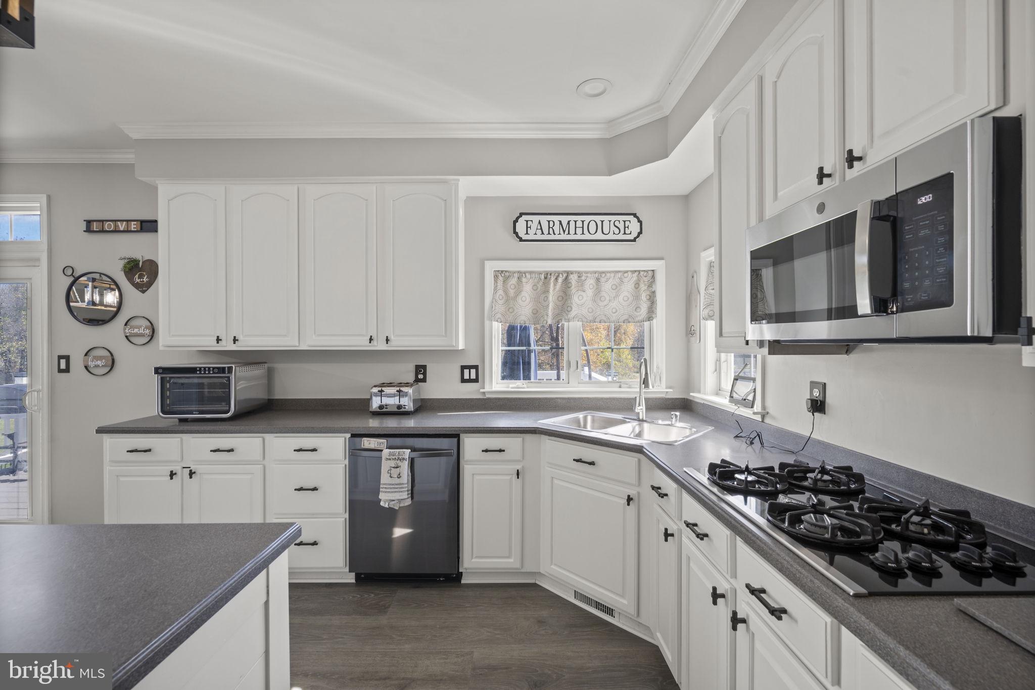 PRIESTFORD OVERLOOK - Residential