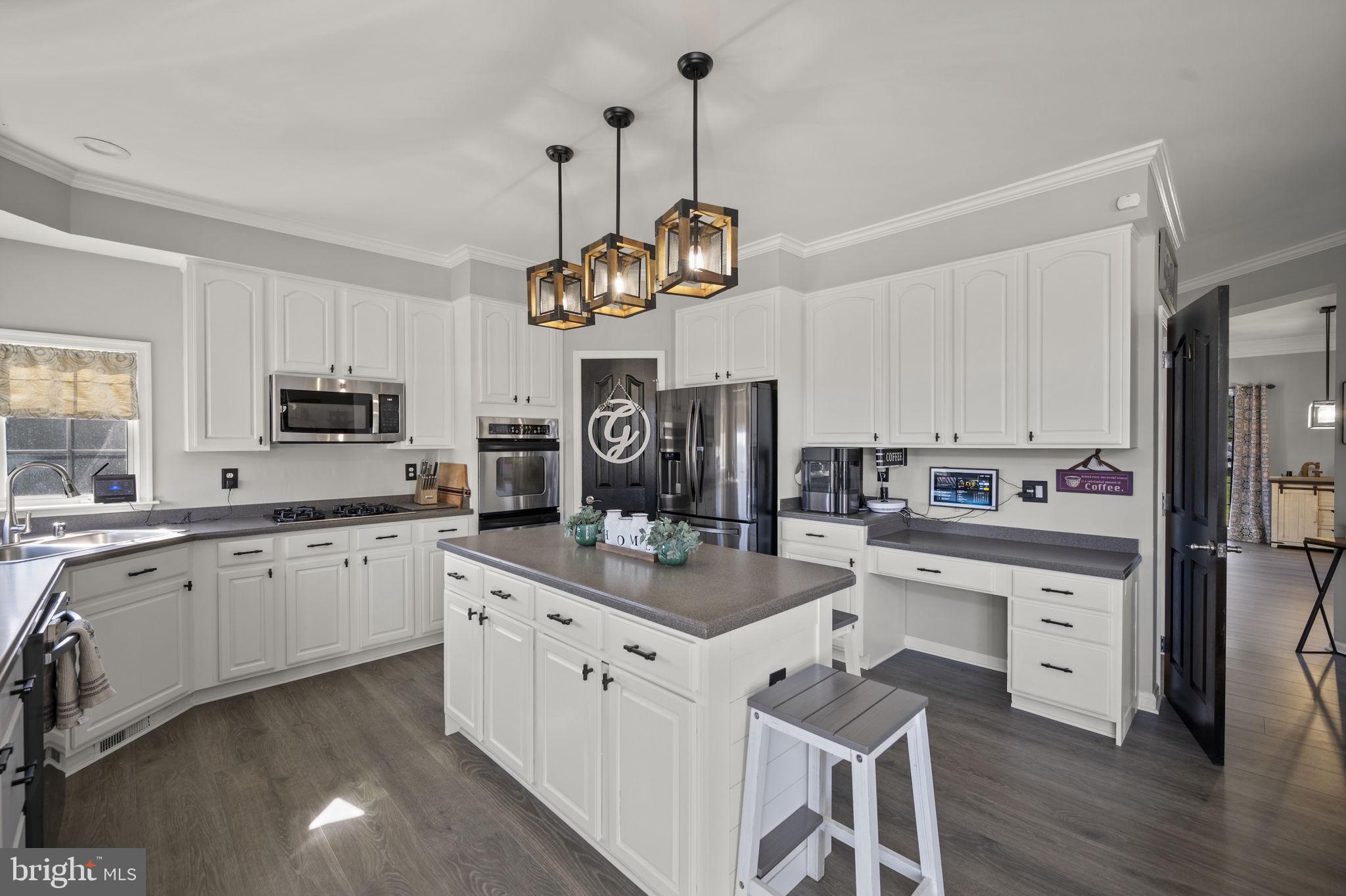 PRIESTFORD OVERLOOK - Residential