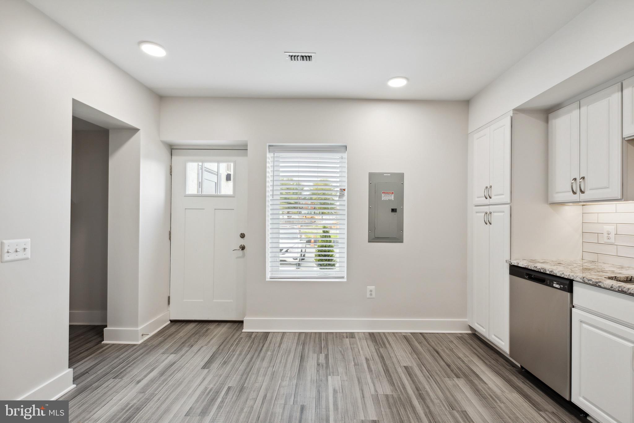 MONTGOMERY VILLAGE - Residential Lease