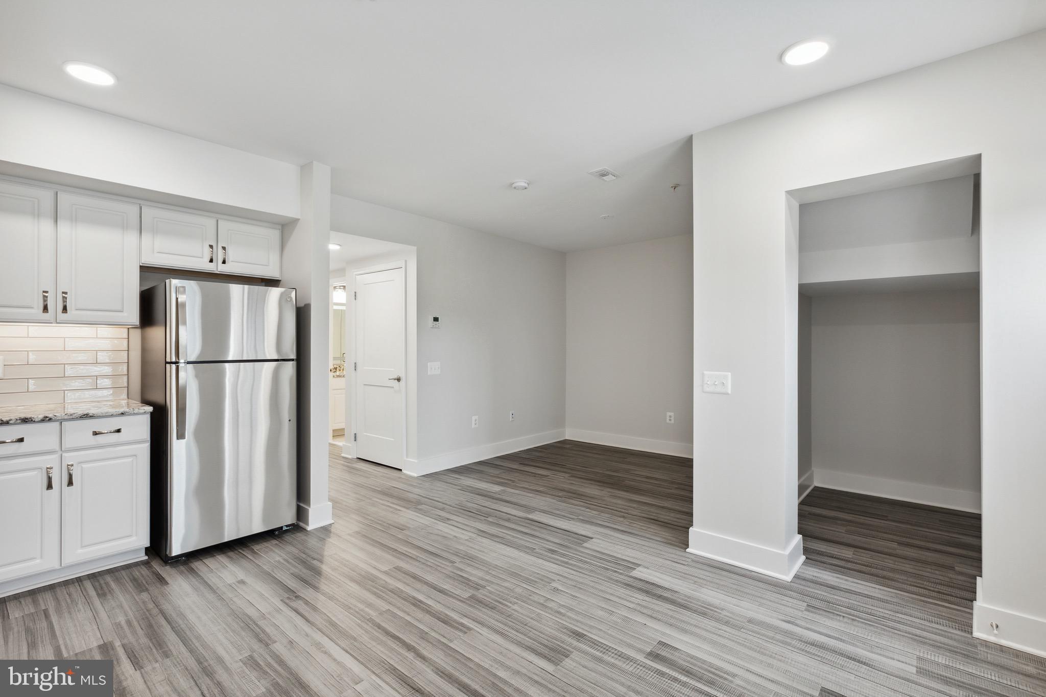 MONTGOMERY VILLAGE - Residential Lease