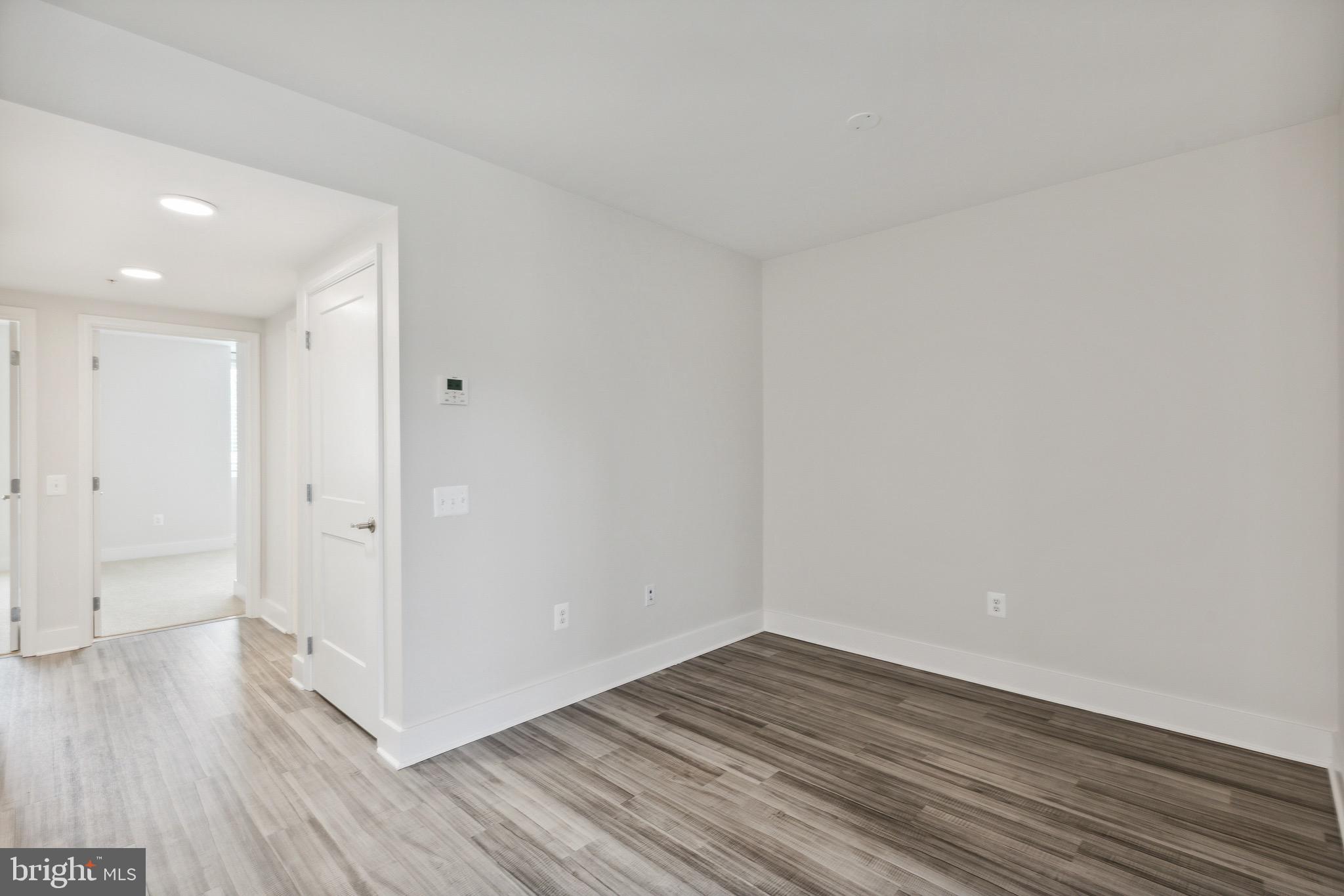 MONTGOMERY VILLAGE - Residential Lease