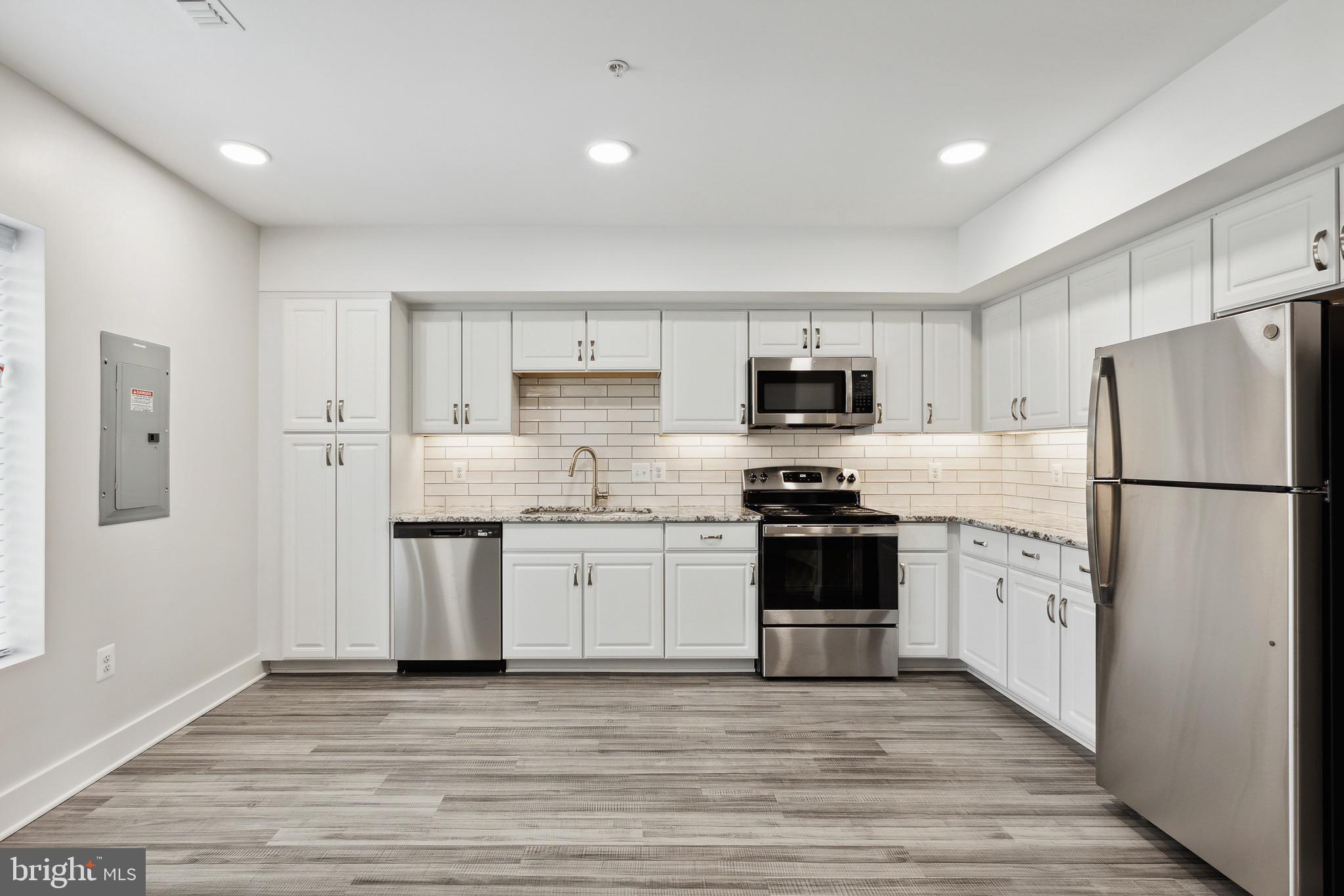 MONTGOMERY VILLAGE - Residential Lease