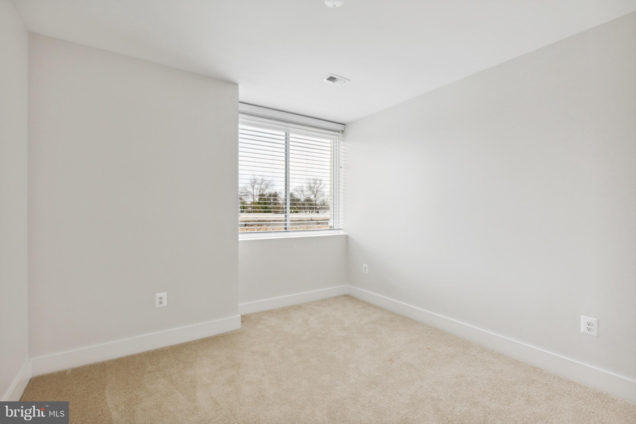 MONTGOMERY VILLAGE - Residential Lease