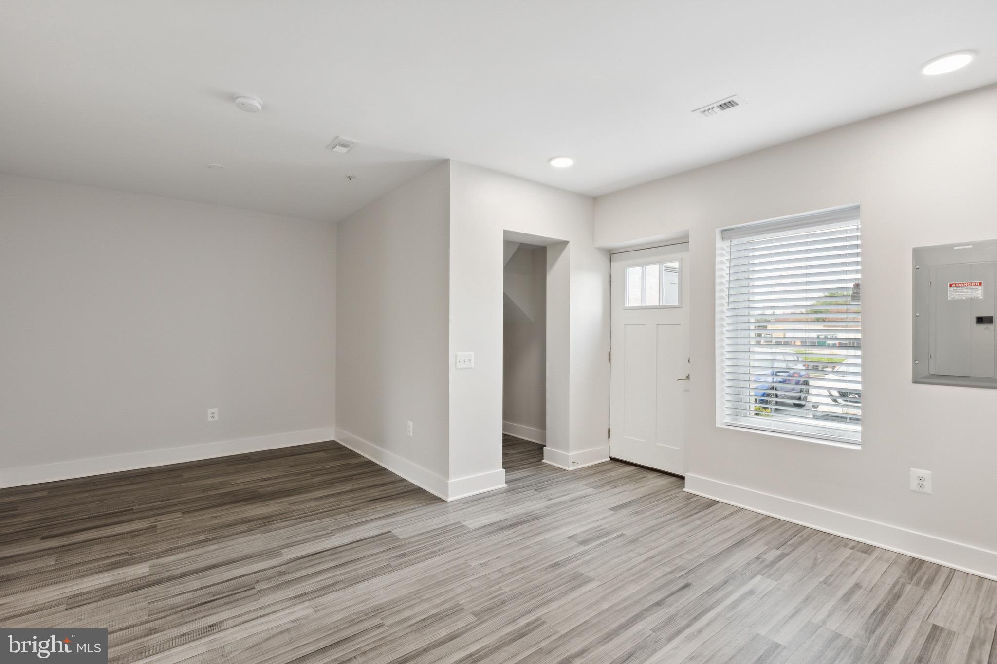 MONTGOMERY VILLAGE - Residential Lease