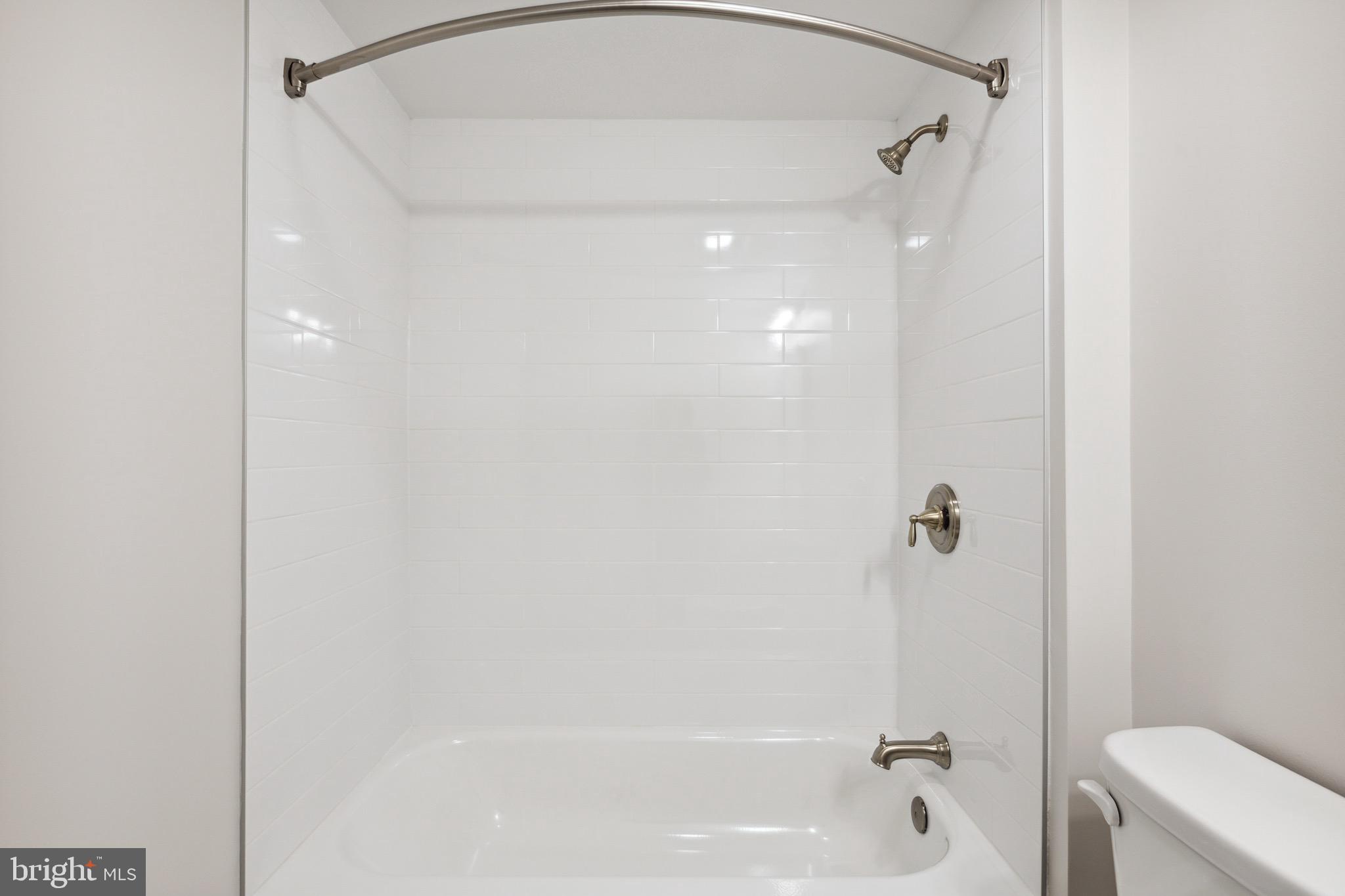 MONTGOMERY VILLAGE - Residential Lease