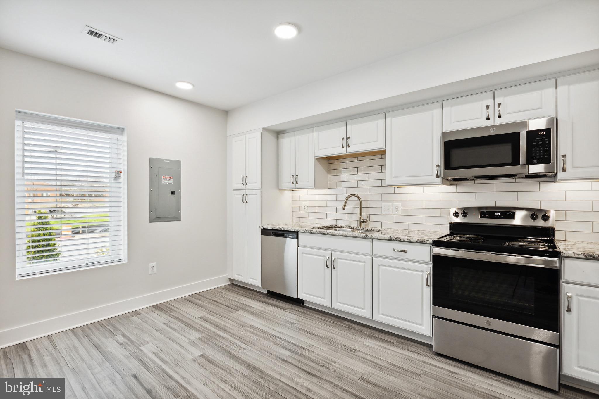 MONTGOMERY VILLAGE - Residential Lease