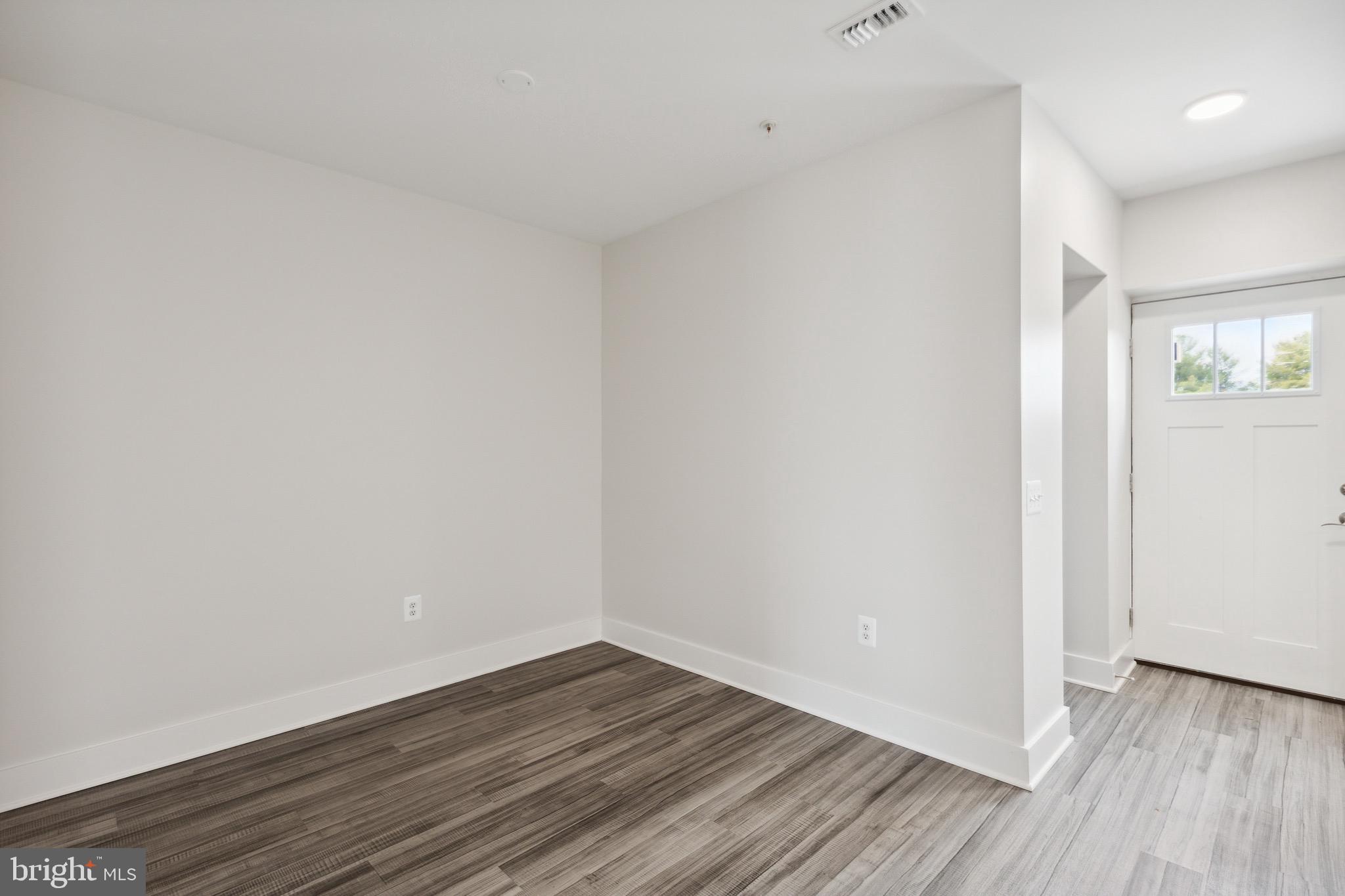 MONTGOMERY VILLAGE - Residential Lease