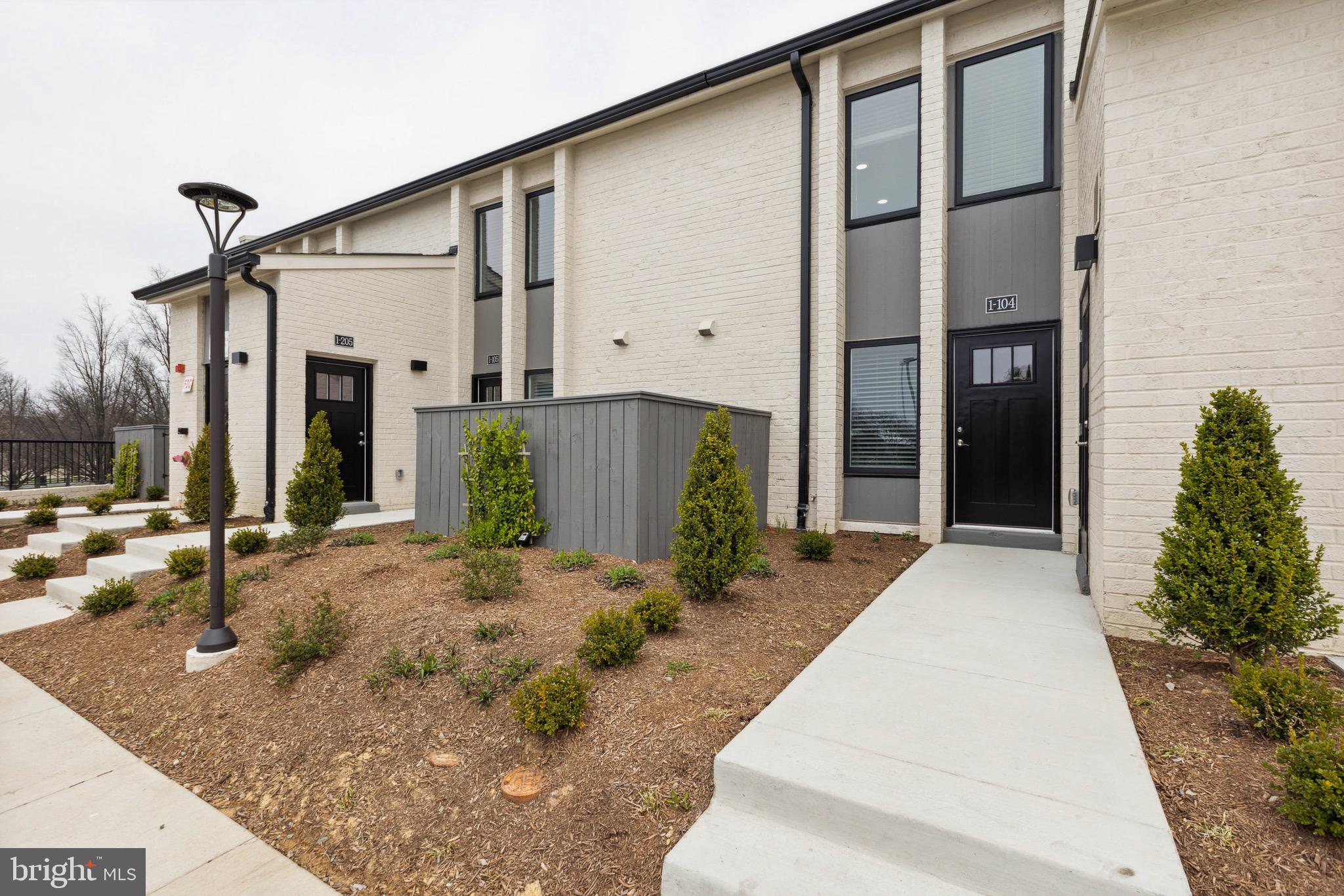 MONTGOMERY VILLAGE - Residential Lease