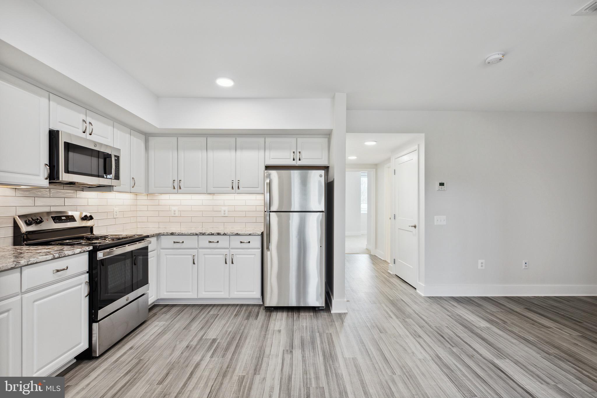 MONTGOMERY VILLAGE - Residential Lease