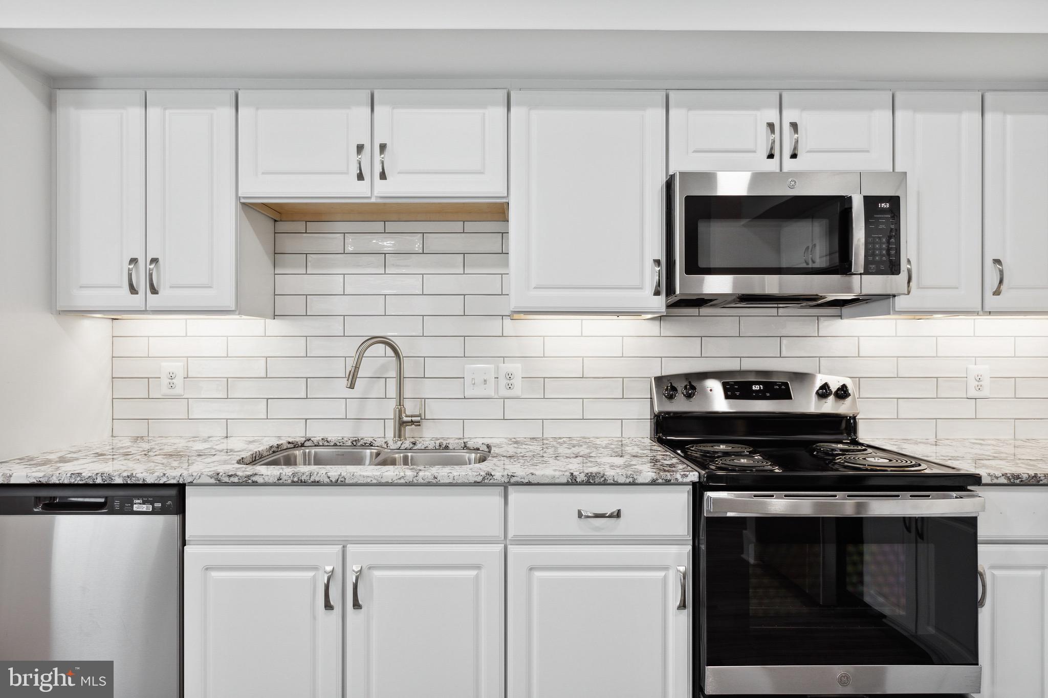 MONTGOMERY VILLAGE - Residential Lease