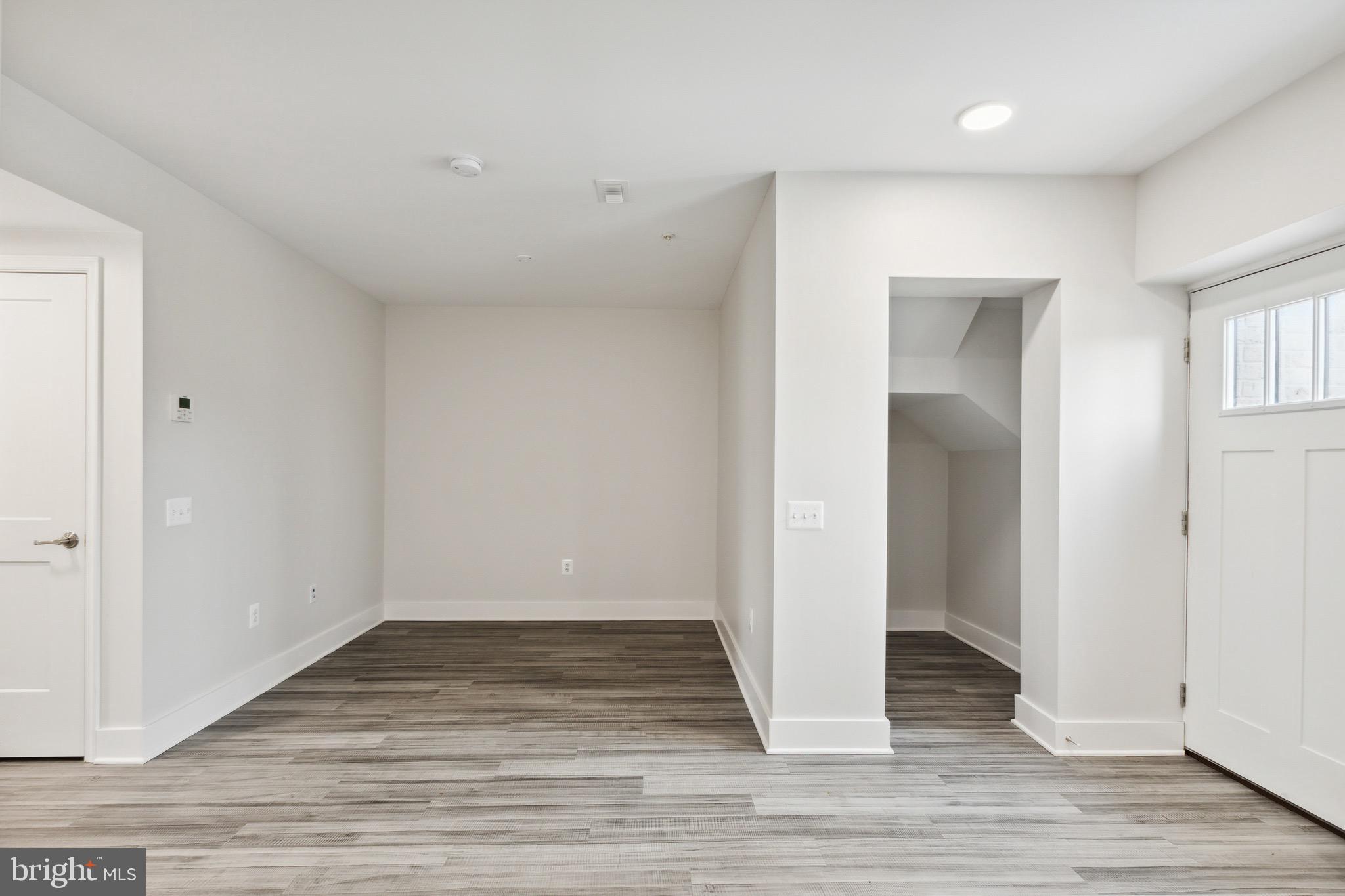 MONTGOMERY VILLAGE - Residential Lease