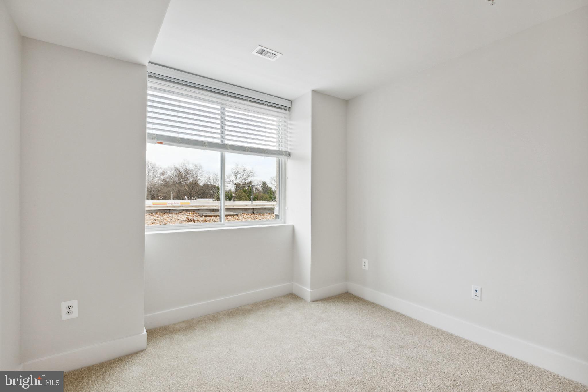 MONTGOMERY VILLAGE - Residential Lease