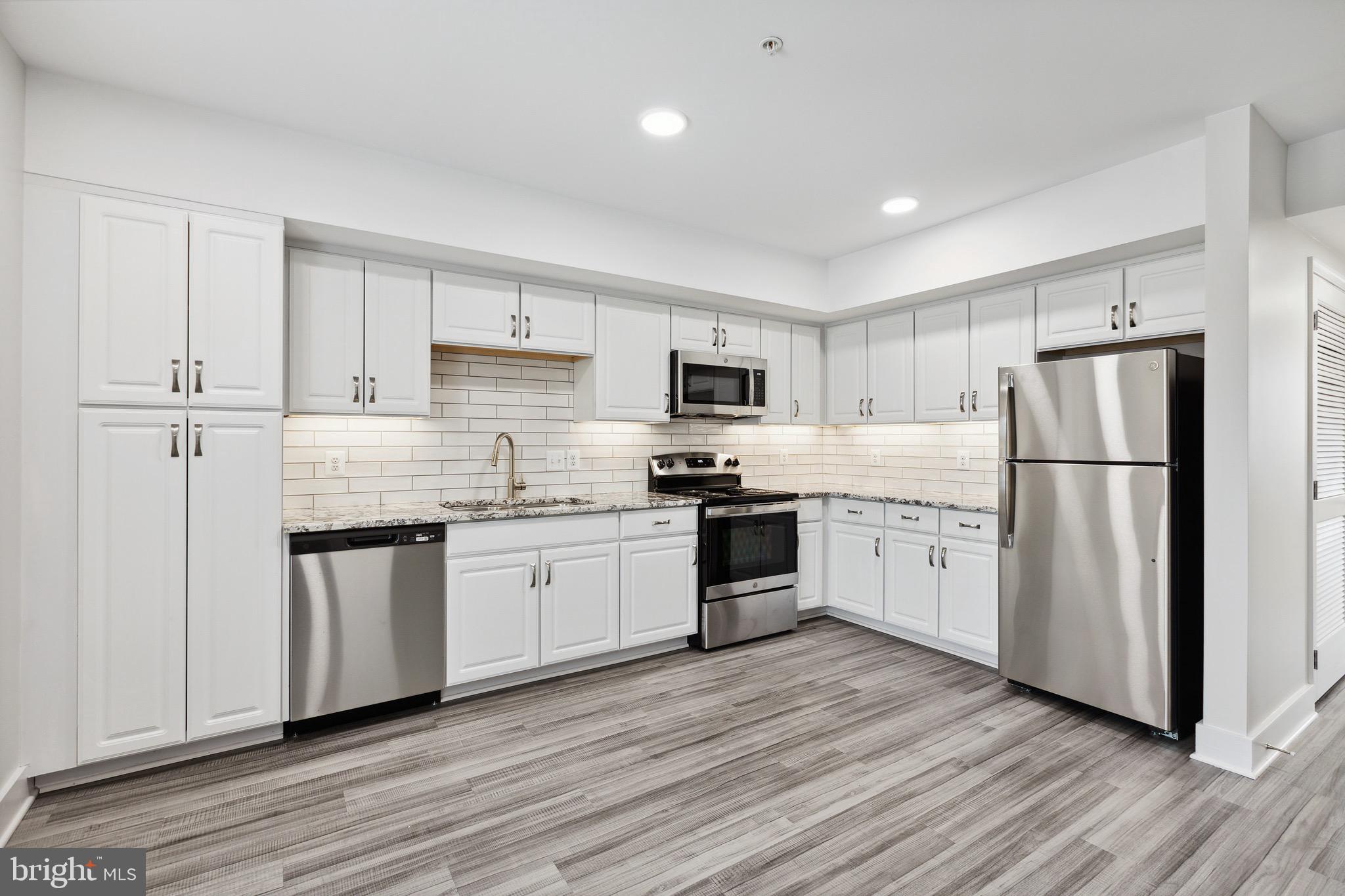 MONTGOMERY VILLAGE - Residential Lease