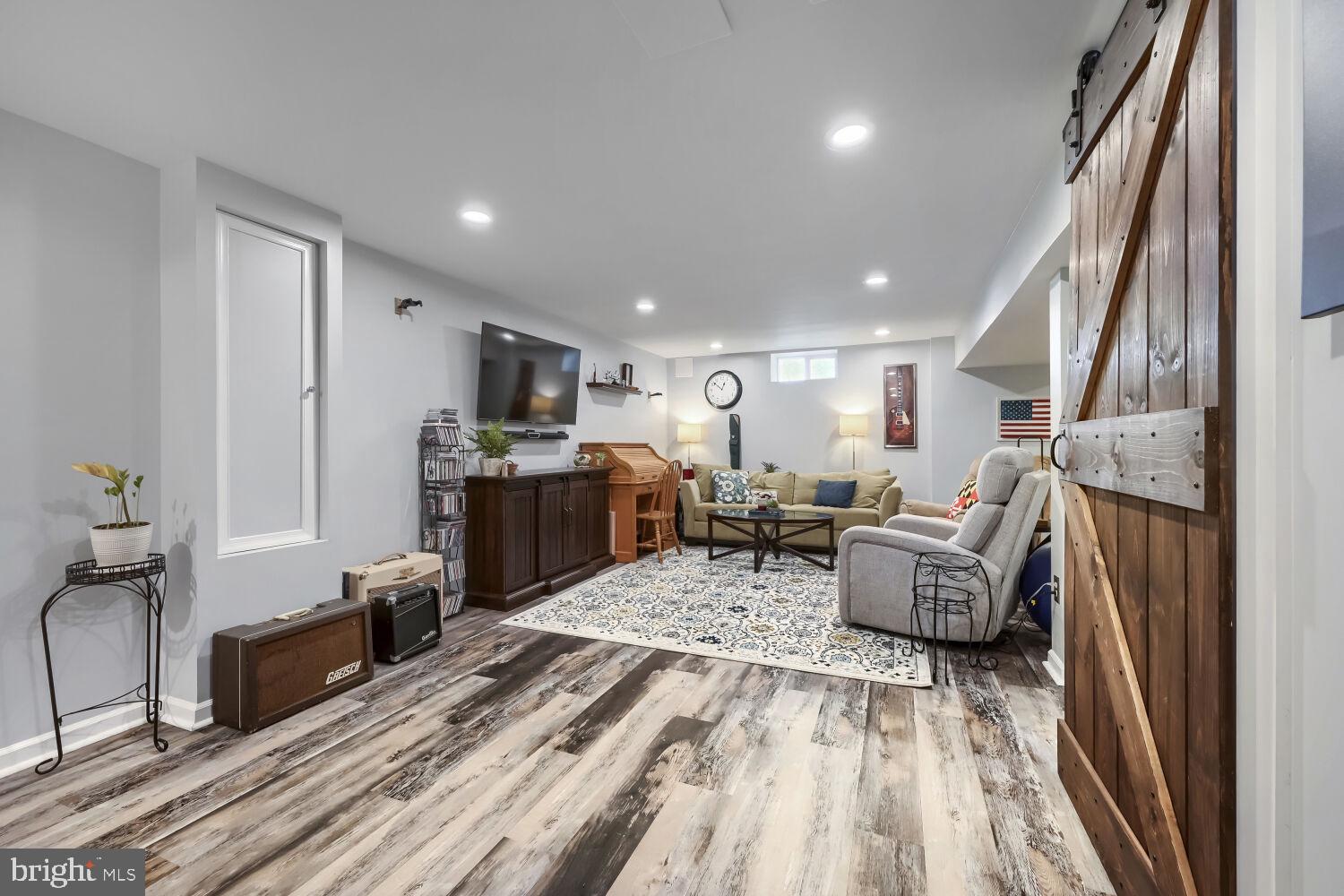 HUNTERS RUN - Residential