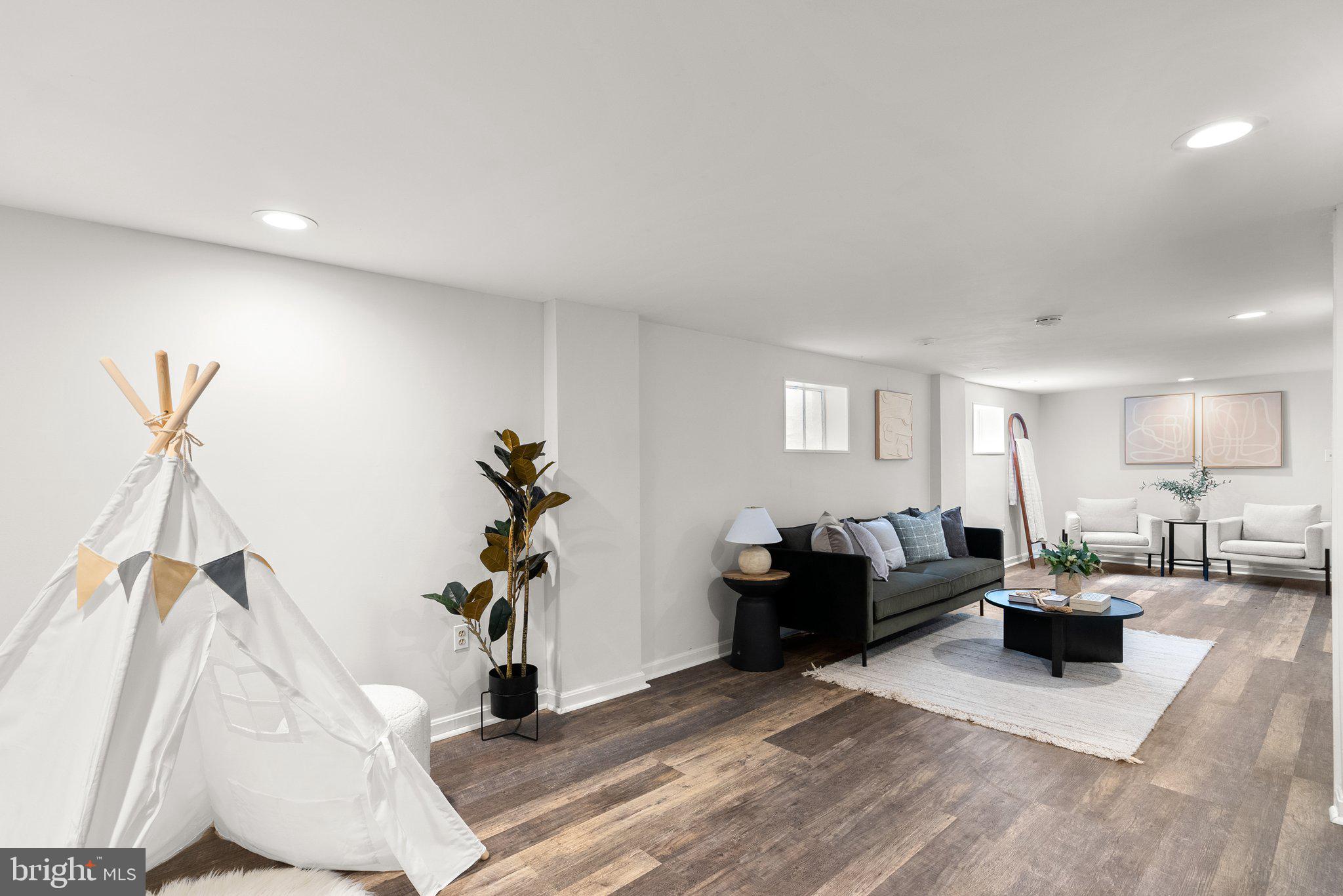 SOUTH WOODSIDE PARK - Residential