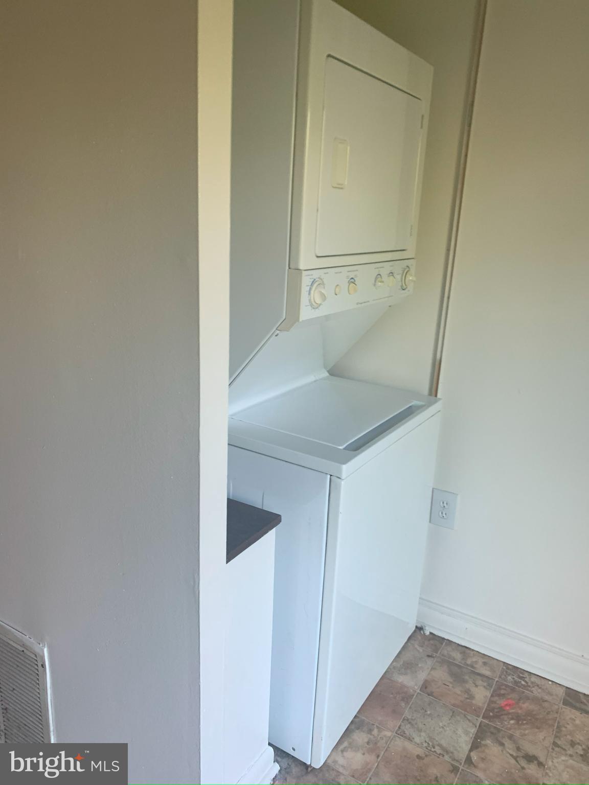 SUSSEX SQUARE CONDO - Residential Lease