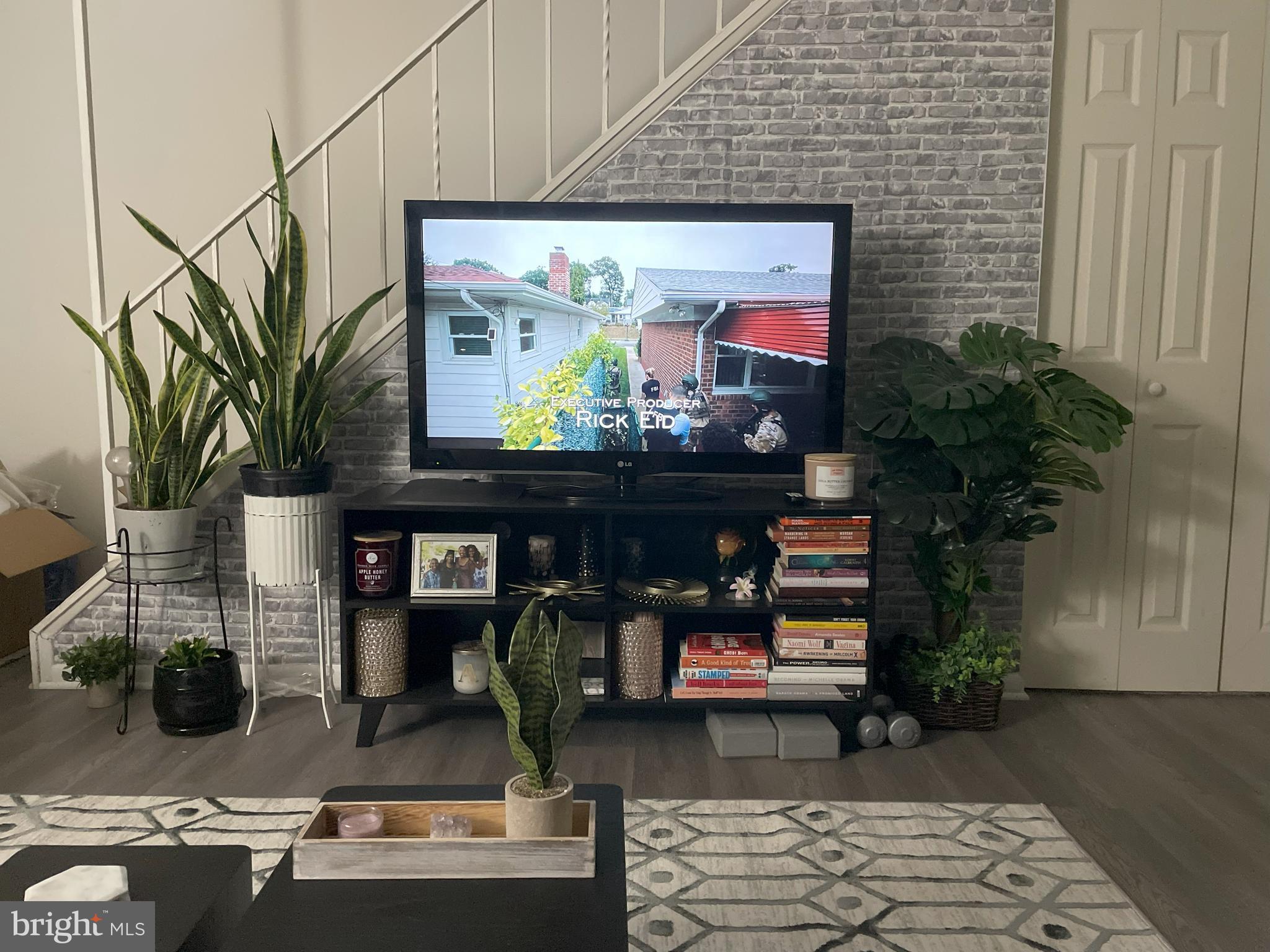 SUSSEX SQUARE CONDO - Residential Lease